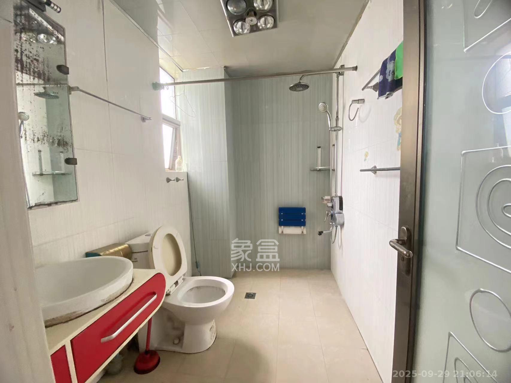 银港水晶城 3室2厅2卫 2600.0元/月 银港水晶城 3室2厅2卫 2600.0元/月室内图