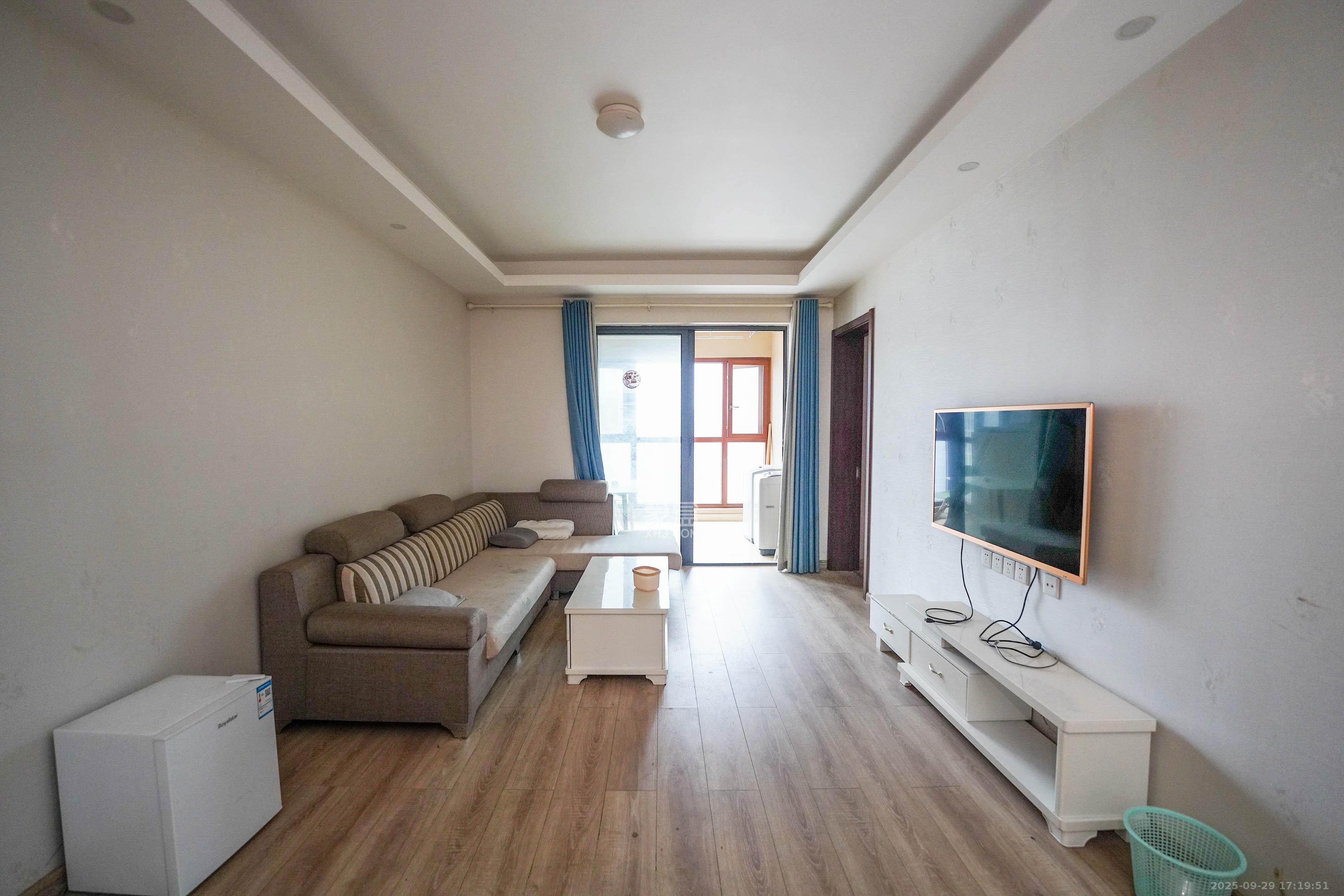 汇金城/嘉华城(二期、三期) 3室2厅2卫 115.0万 汇金城/嘉华城(二期、三期) 3室2厅2卫 115.0万客厅