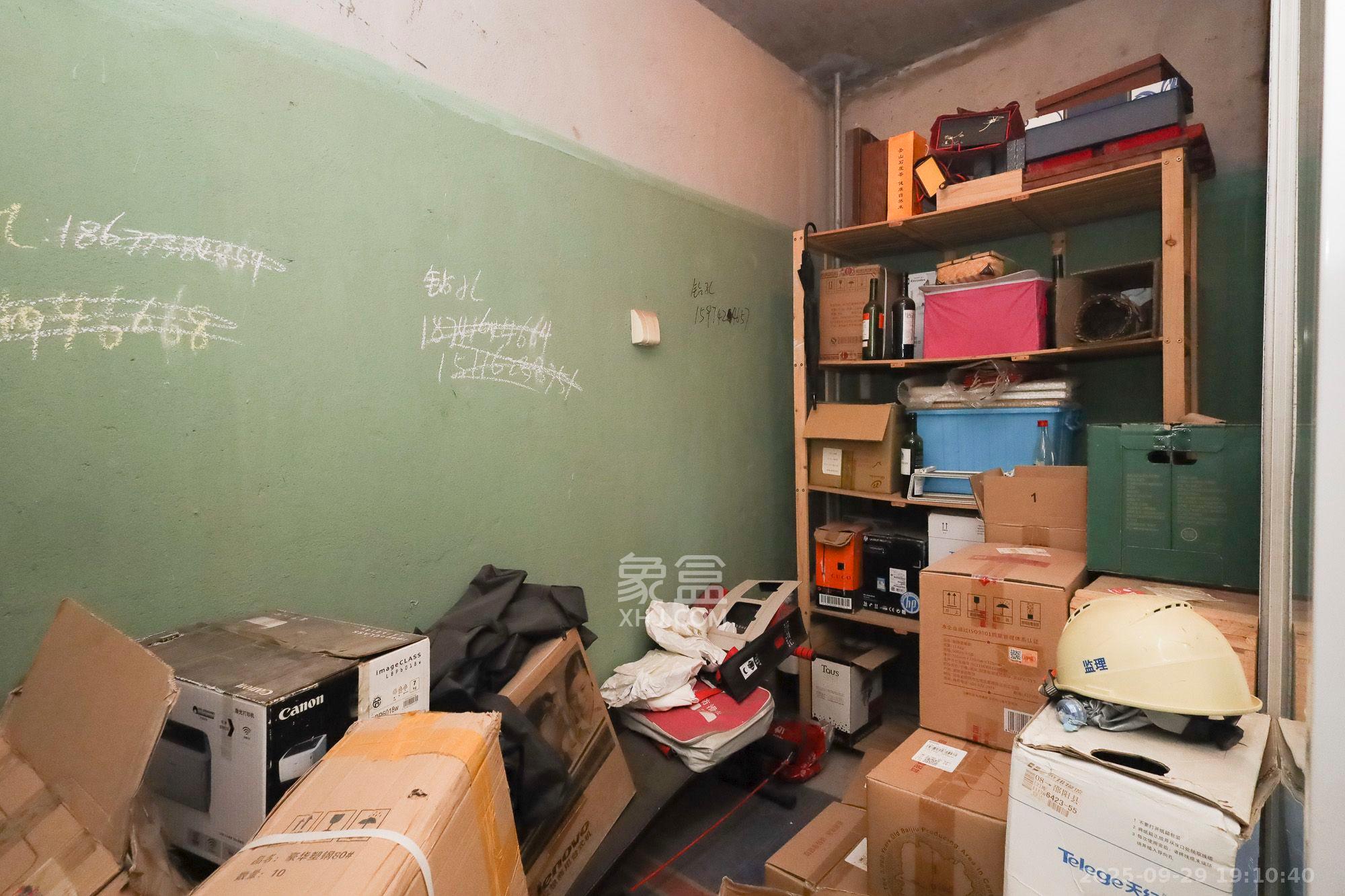 奥克斯广场  3室2厅2卫    2900.0元/月室内图