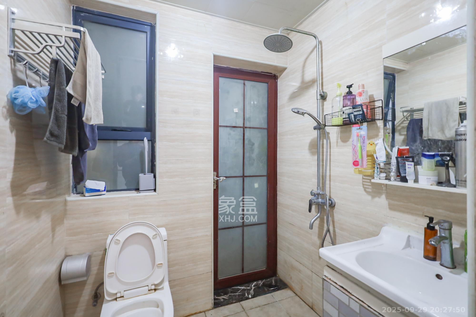 奥克斯广场 3室2厅1卫 92.0万 奥克斯广场 3室2厅1卫 92.0万卫生间