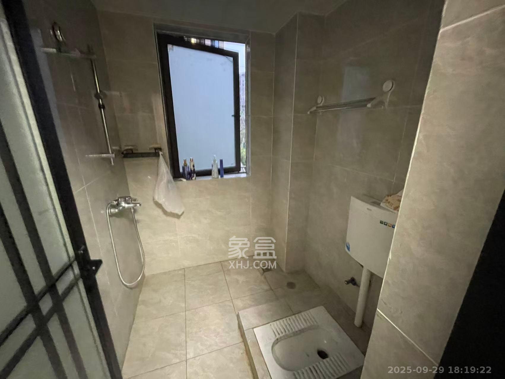 龙湖春江悦茗  4室2厅2卫    2900.0元/月室内图