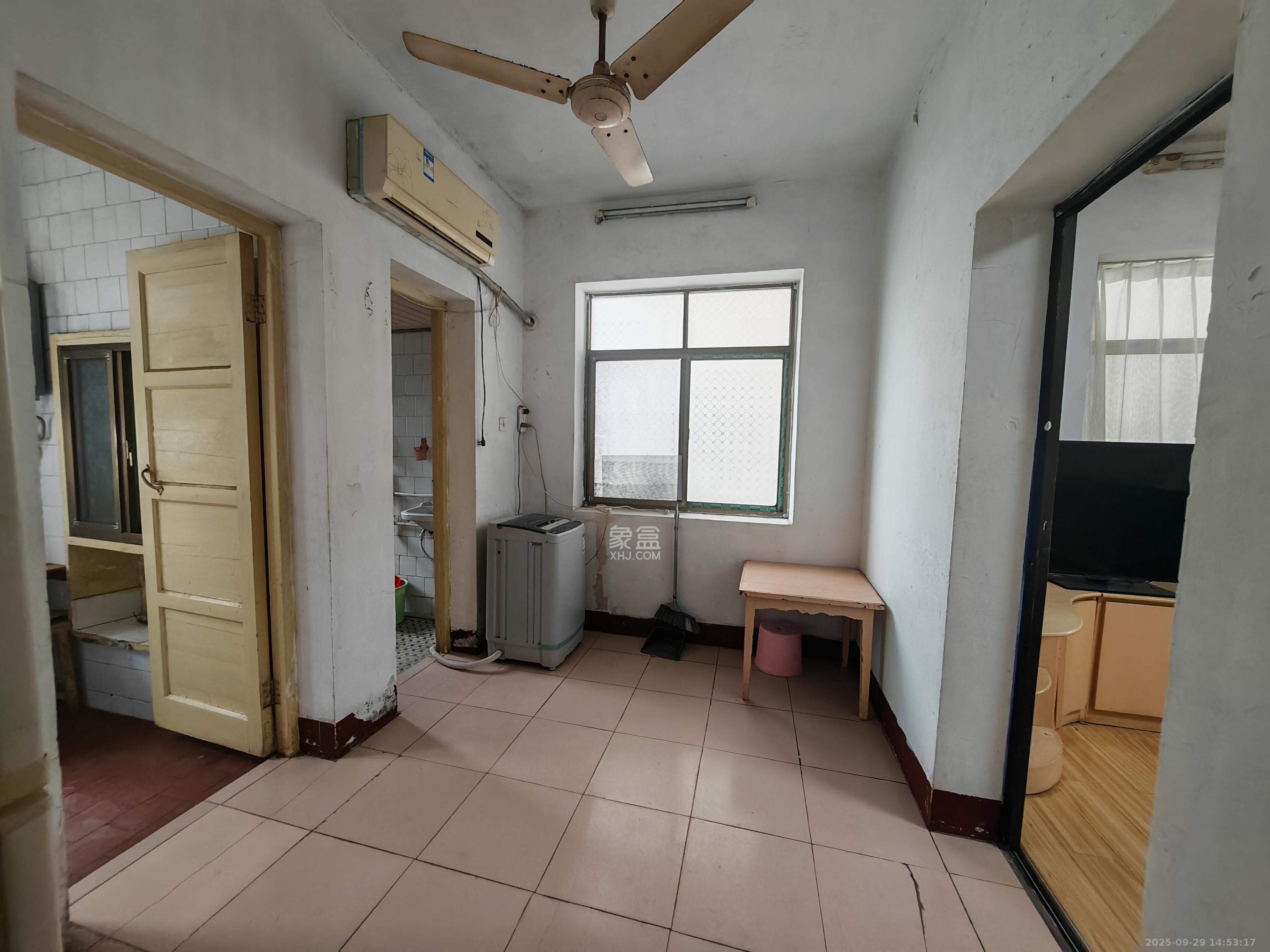 卫生监督所(岳塘) 2室2厅1卫 750.0元/月 卫生监督所(岳塘) 2室2厅1卫 750.0元/月室内图