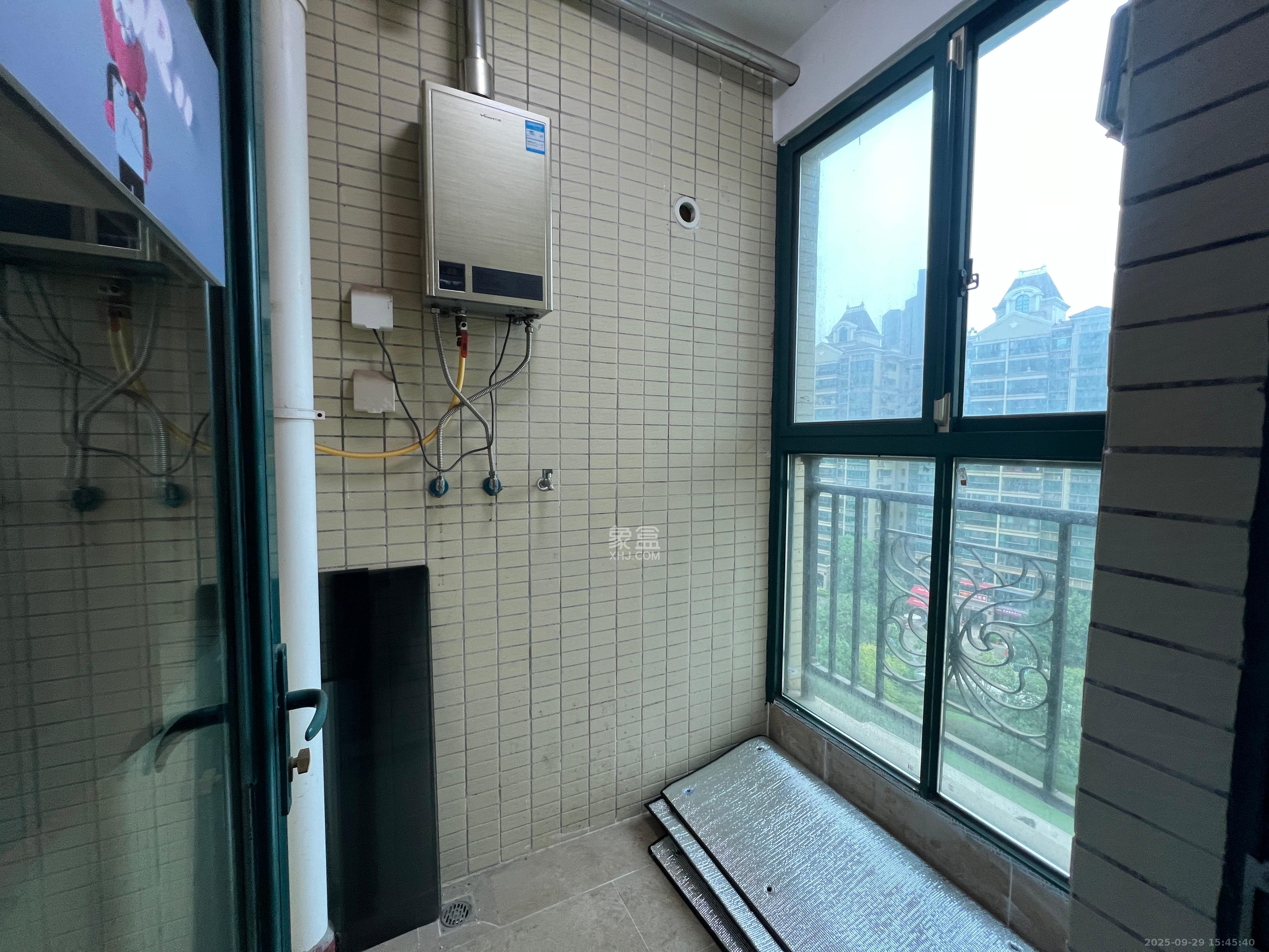 恒大雅苑  3室2厅2卫   2700.00元/月室内图