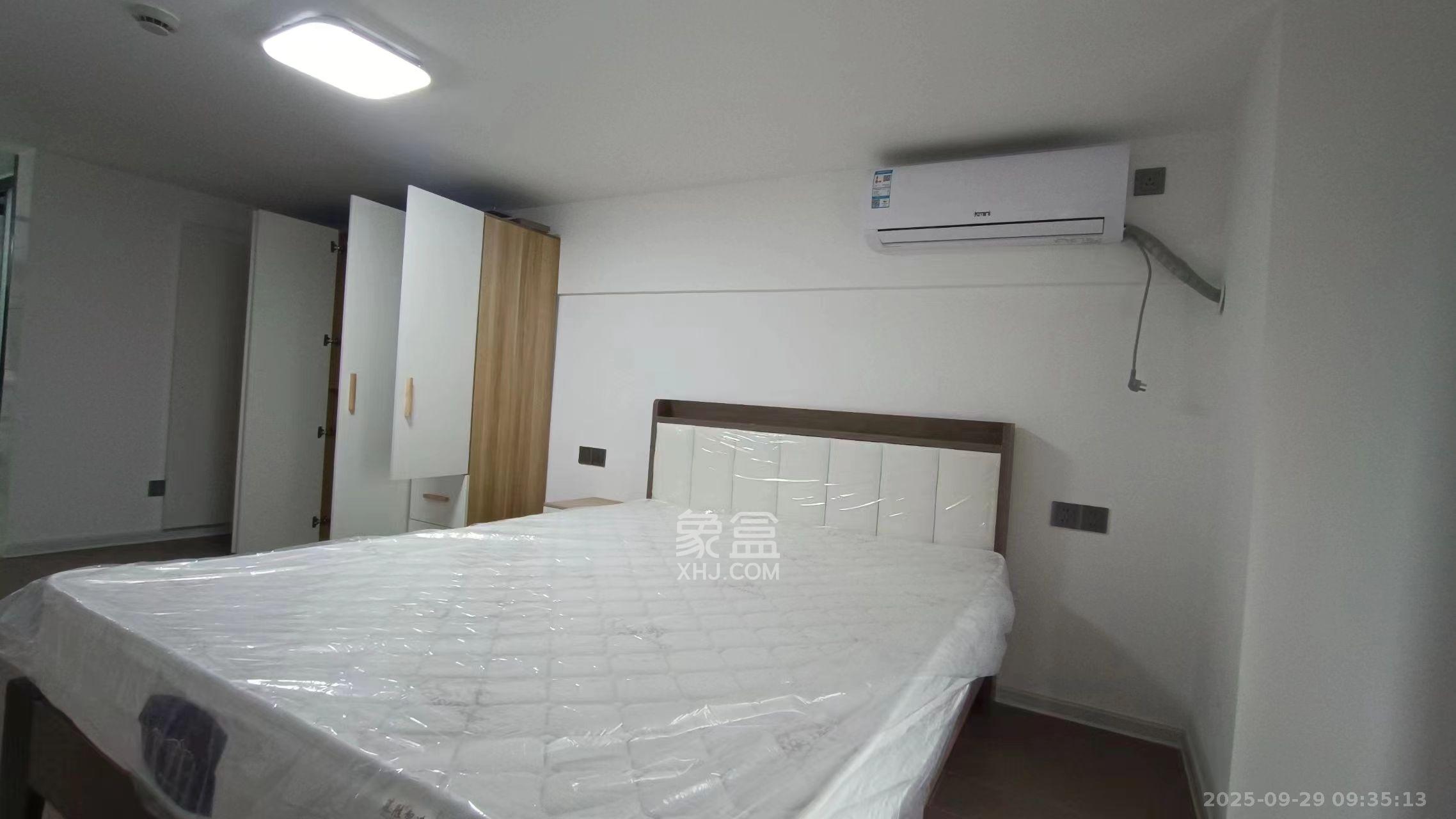 卓越江岸  1室1厅1卫    2400.0元/月室内图