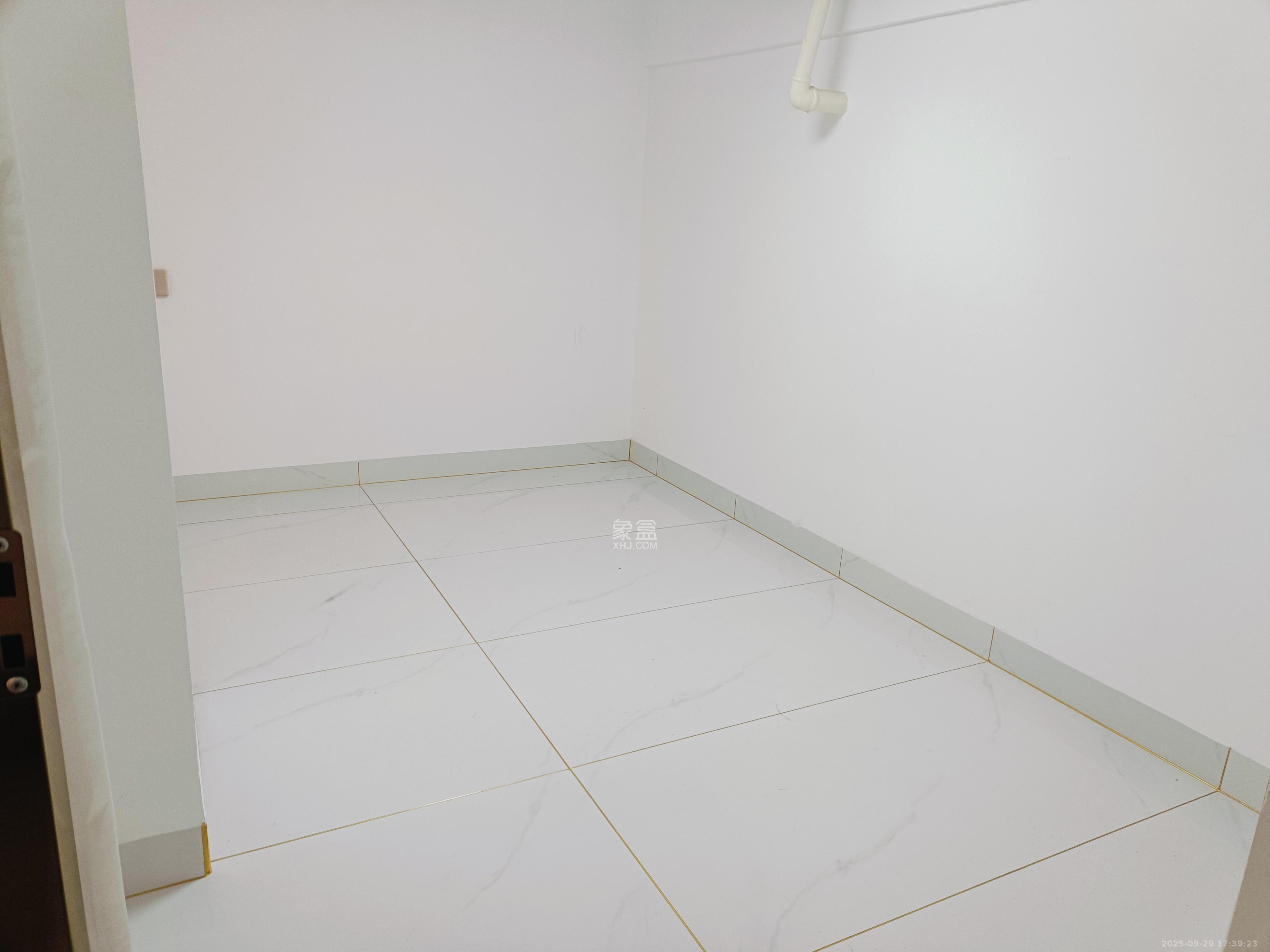 东方美地  1室1厅1卫    1700.0元/月室内图