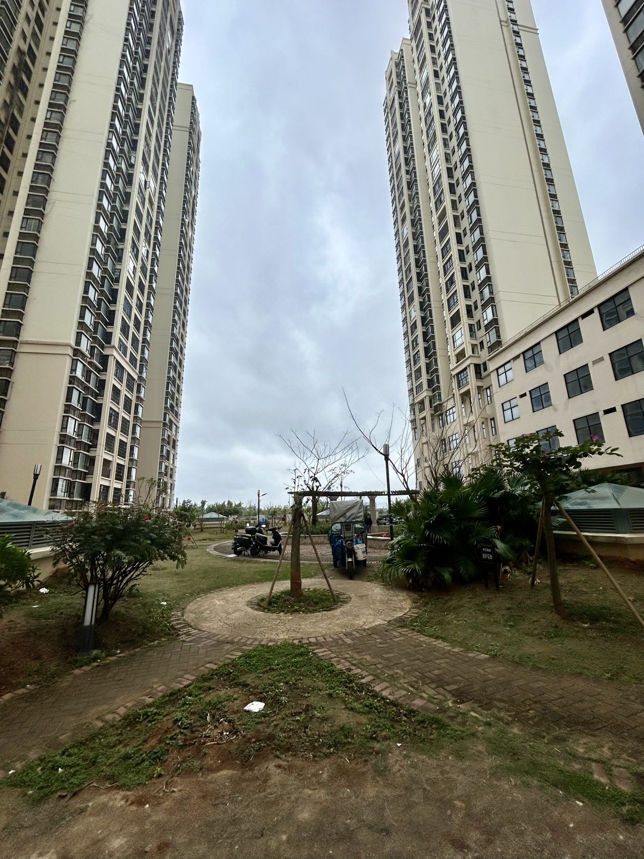 新琼雅苑 2室2厅1卫 79.0万 新琼雅苑 2室2厅1卫 79.0万客厅