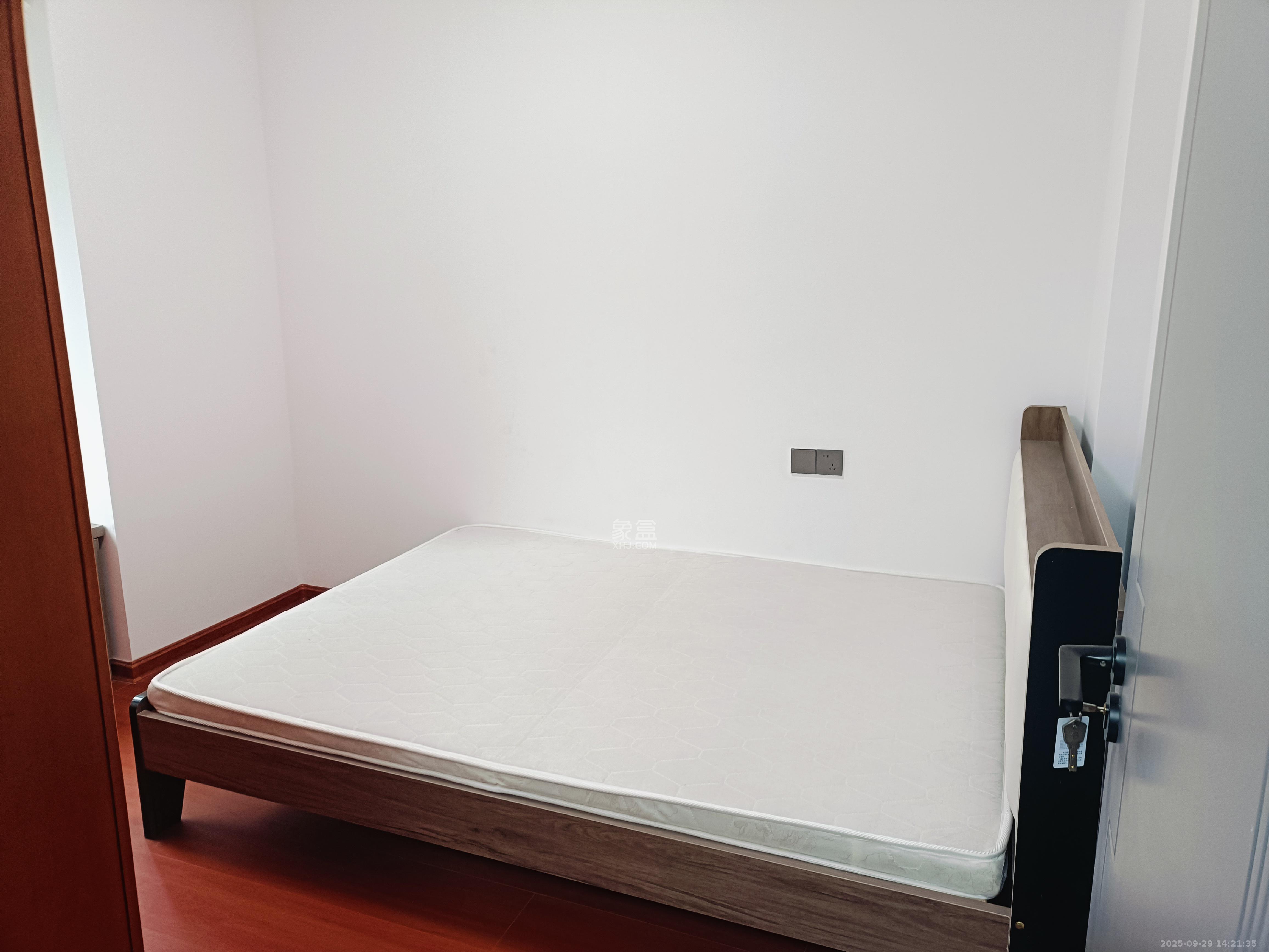 日盛湖湘花苑 3室2厅2卫 2400.0元/月 日盛湖湘花苑 3室2厅2卫 2400.0元/月室内图