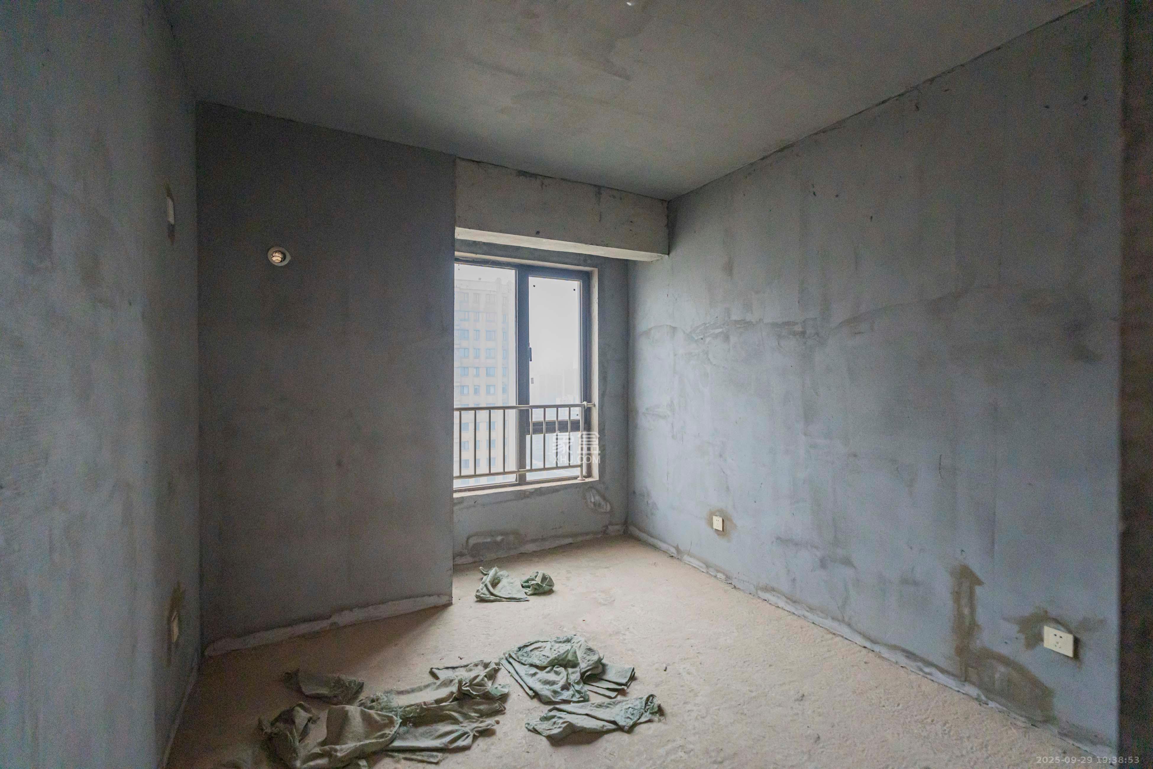 上园商住小区 4室1厅1卫 105.0万 上园商住小区 4室1厅1卫 105.0万卧室