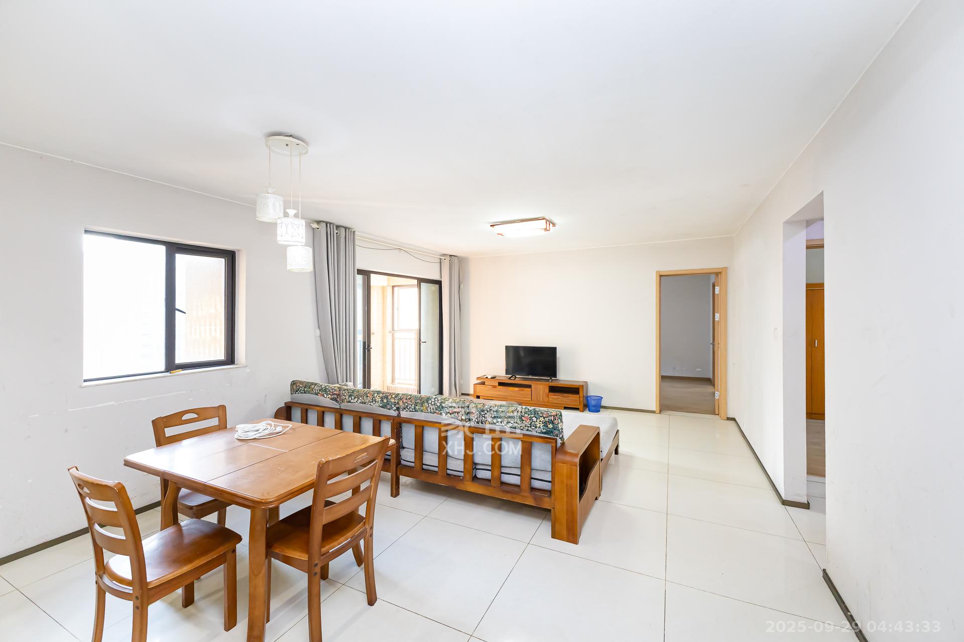 时代倾城二期 4室2厅2卫 83.8万 时代倾城二期 4室2厅2卫 83.8万客厅