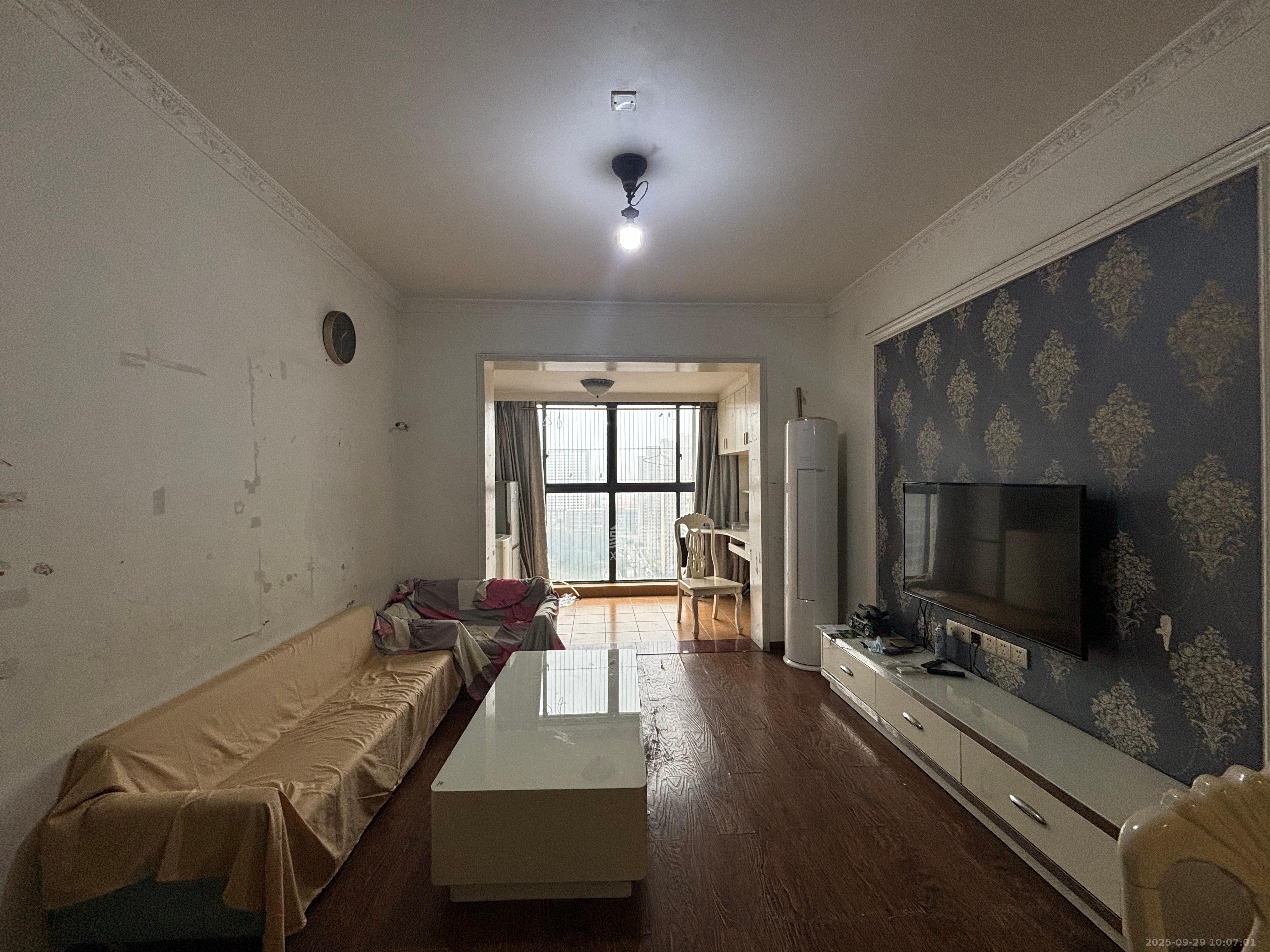 花样年华  3室2厅1卫    1400.0元/月