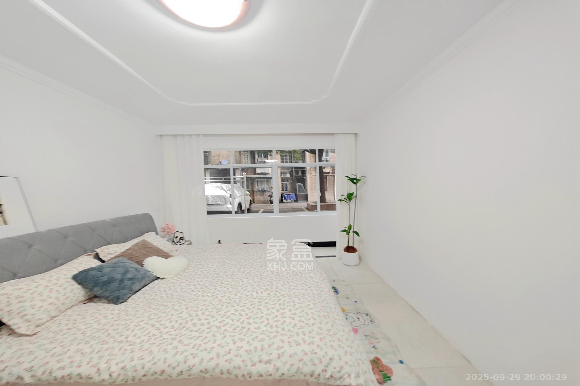 桂花二村  2室2厅1卫    65.0万卧室