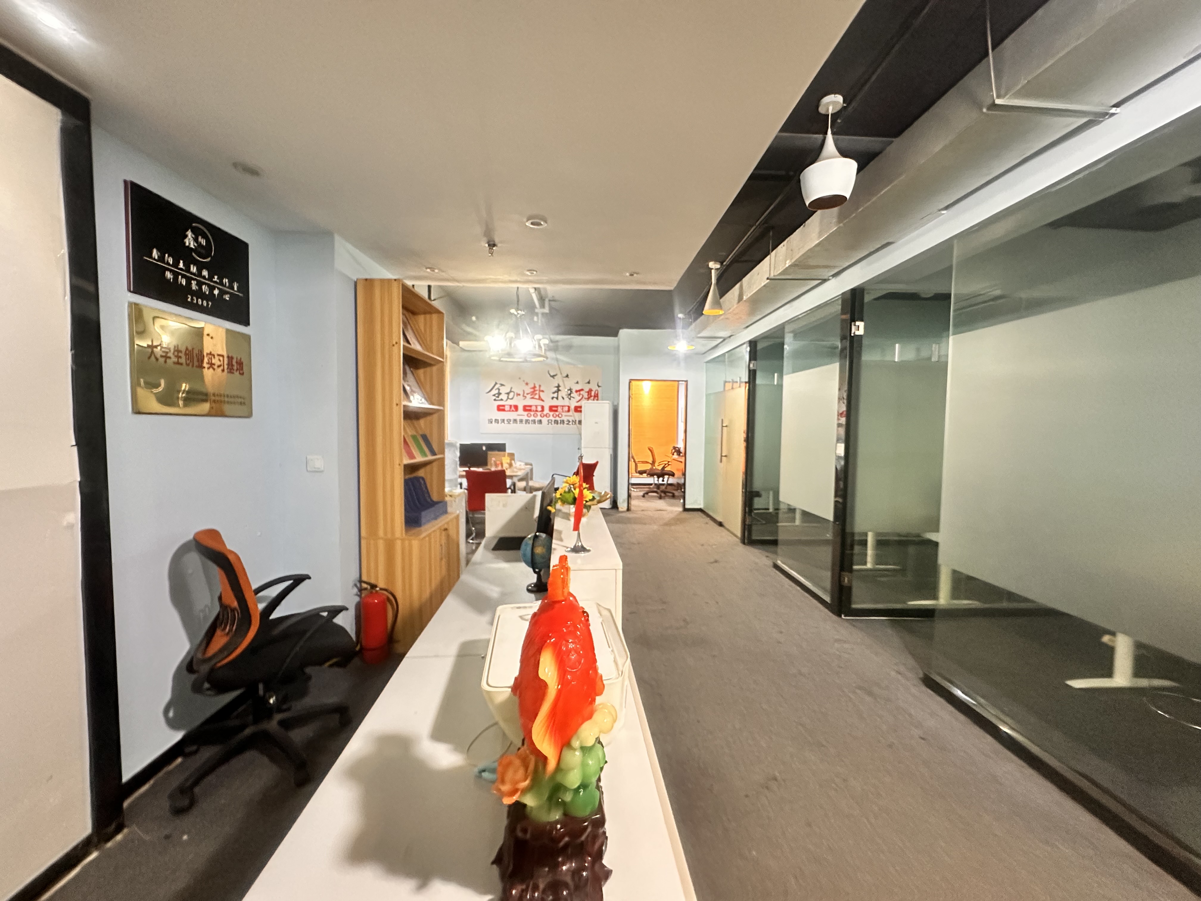 中建国际大厦  4室2厅1卫    4500.0元/月室内图