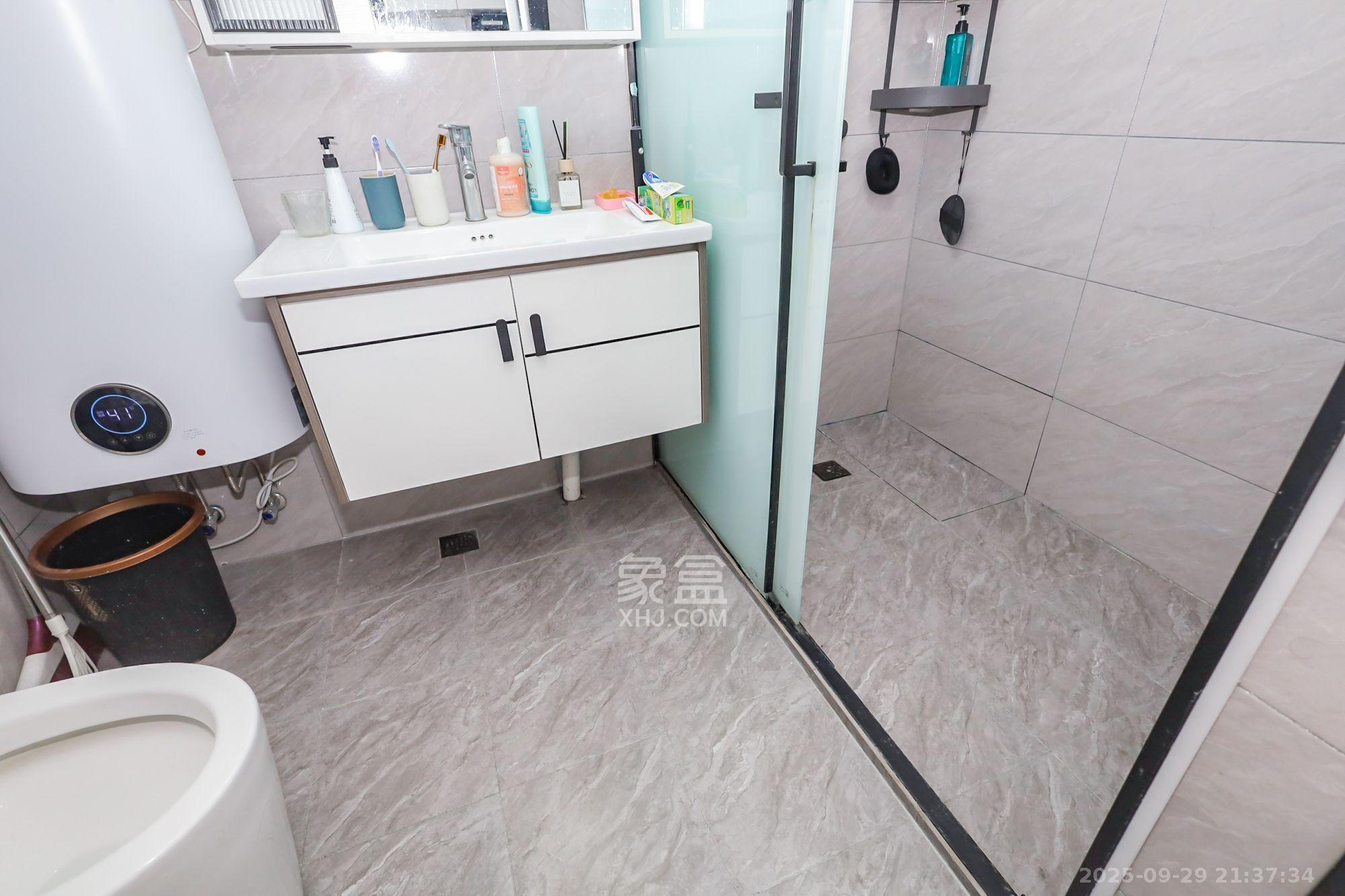 保利天禧EF区  2室1厅1卫    2600.0元/月 保利天禧EF区  2室1厅1卫    2600.0元/月室内图