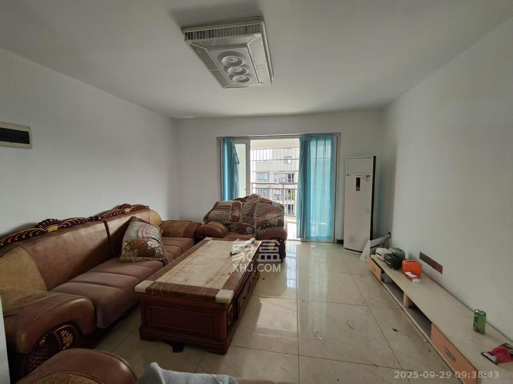 清政园(青政家园) 3室2厅2卫 2300.0元/月 清政园(青政家园) 3室2厅2卫 2300.0元/月室内图