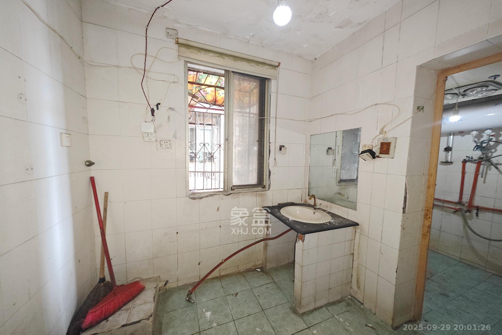 华达家园 4室2厅1卫 51.0万 华达家园 4室2厅1卫 51.0万其他