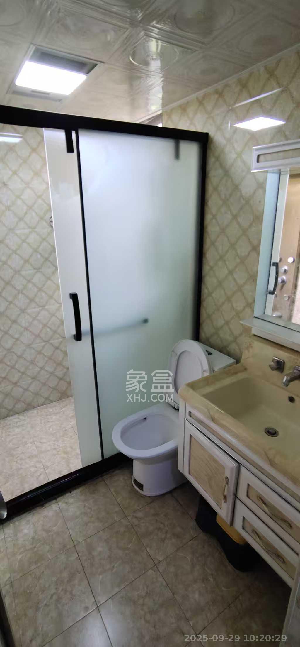 卓越蔚蓝海岸三期 3室2厅2卫 2800.0元/月 卓越蔚蓝海岸三期 3室2厅2卫 2800.0元/月室内图