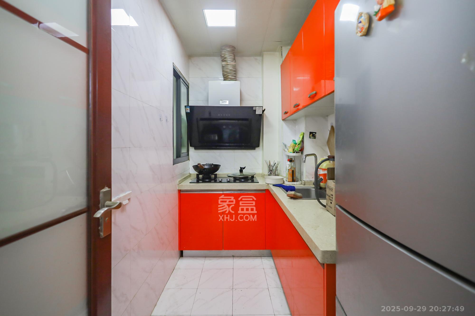 奥克斯广场 3室2厅1卫 92.0万 奥克斯广场 3室2厅1卫 92.0万厨房