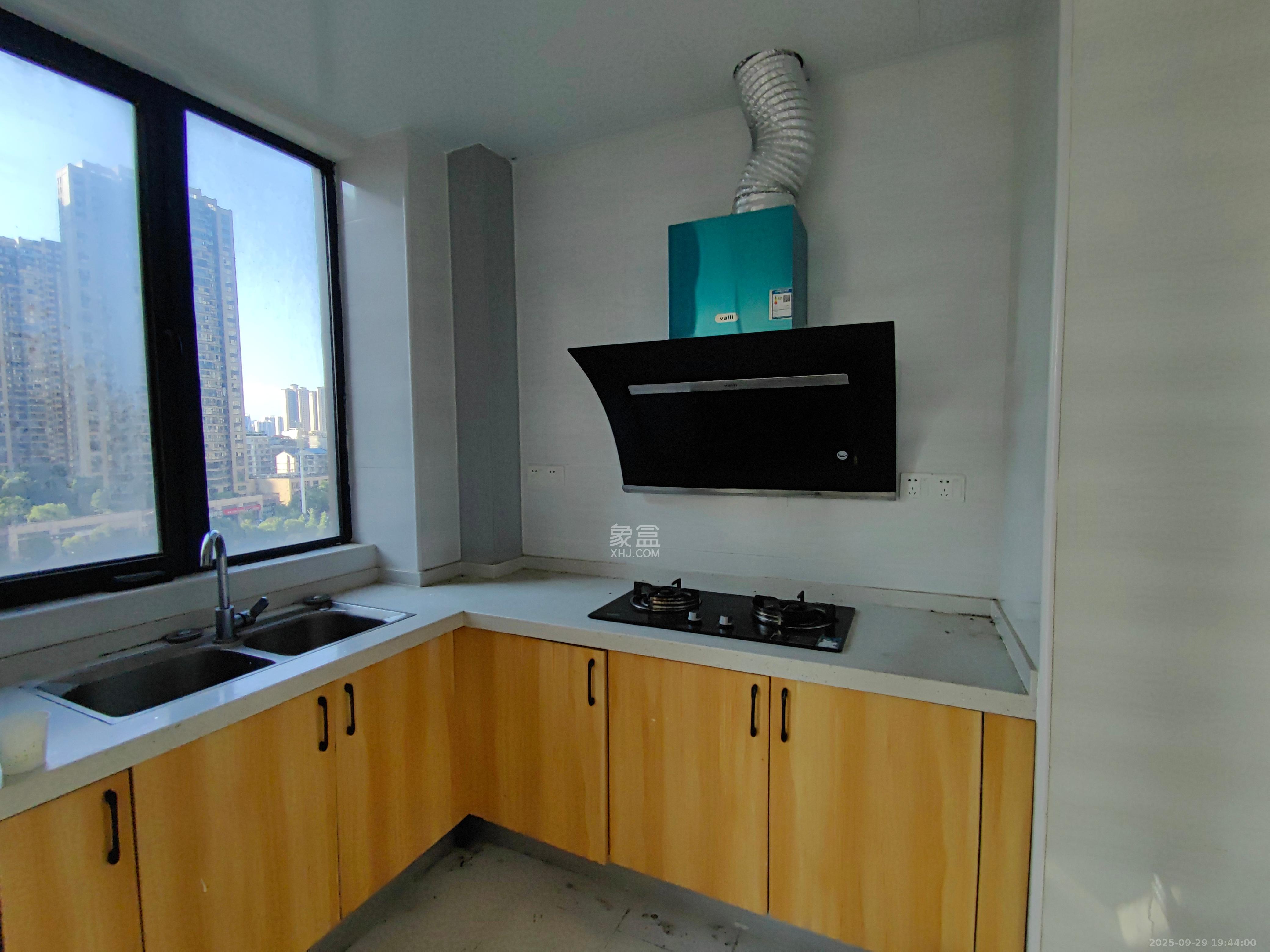 中建梅溪湖中心  4室2厅2卫   3300.00元/月室内图
