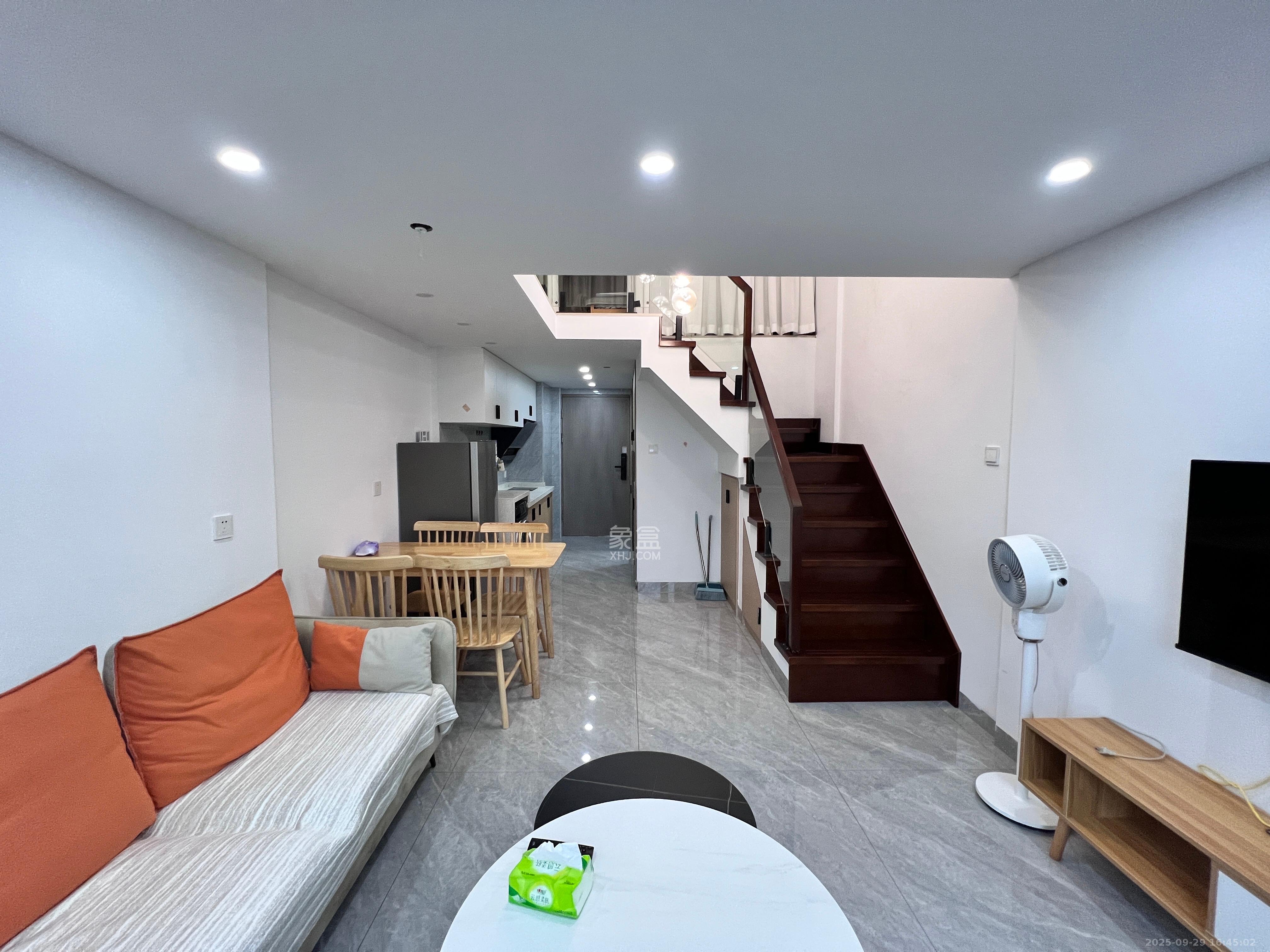 藏珑湖上公馆  1室1厅1卫    2400.0元/月室内图