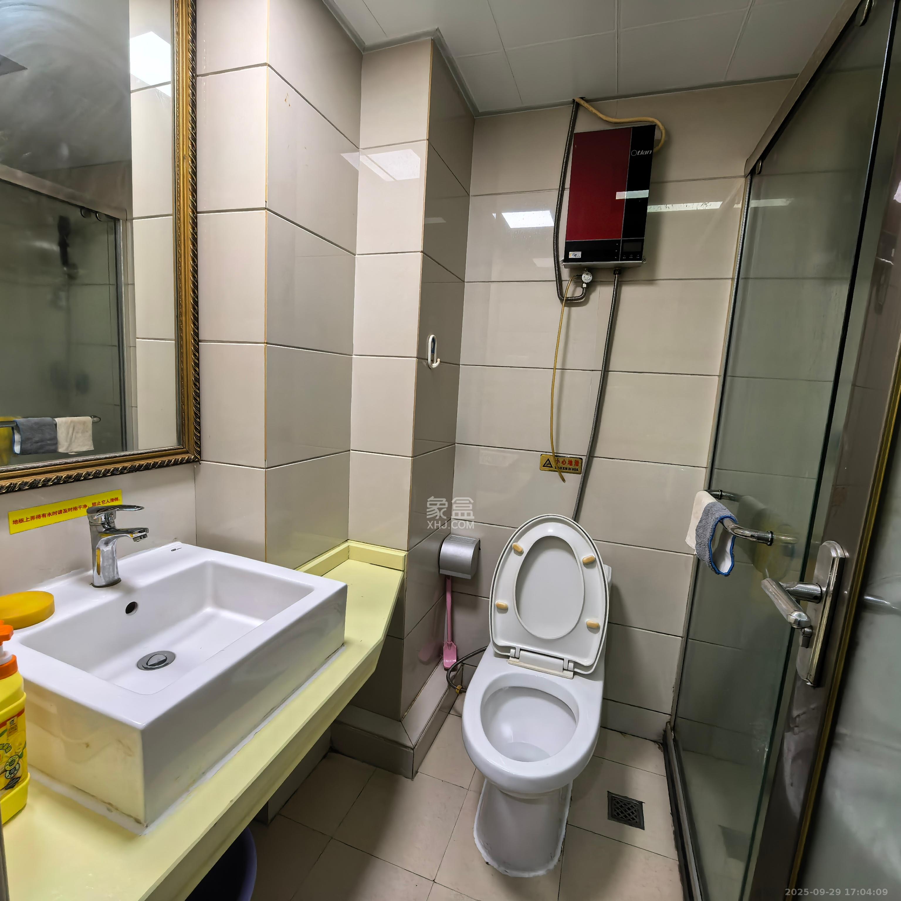 名富公寓  1室1厅1卫    2500.0元/月 名富公寓  1室1厅1卫    2500.0元/月室内图