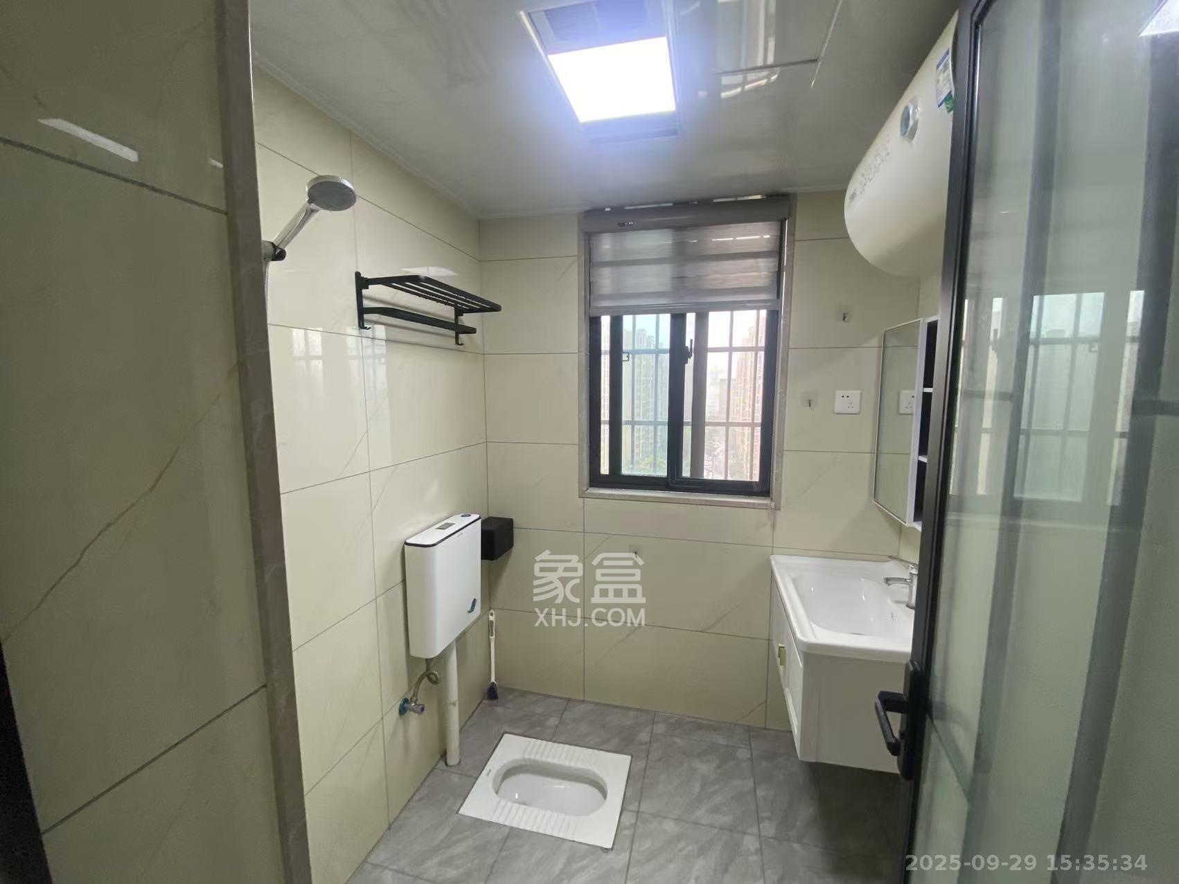 华龙家园(和泰家园) 3室2厅2卫 2200.0元/月 华龙家园(和泰家园) 3室2厅2卫 2200.0元/月室内图