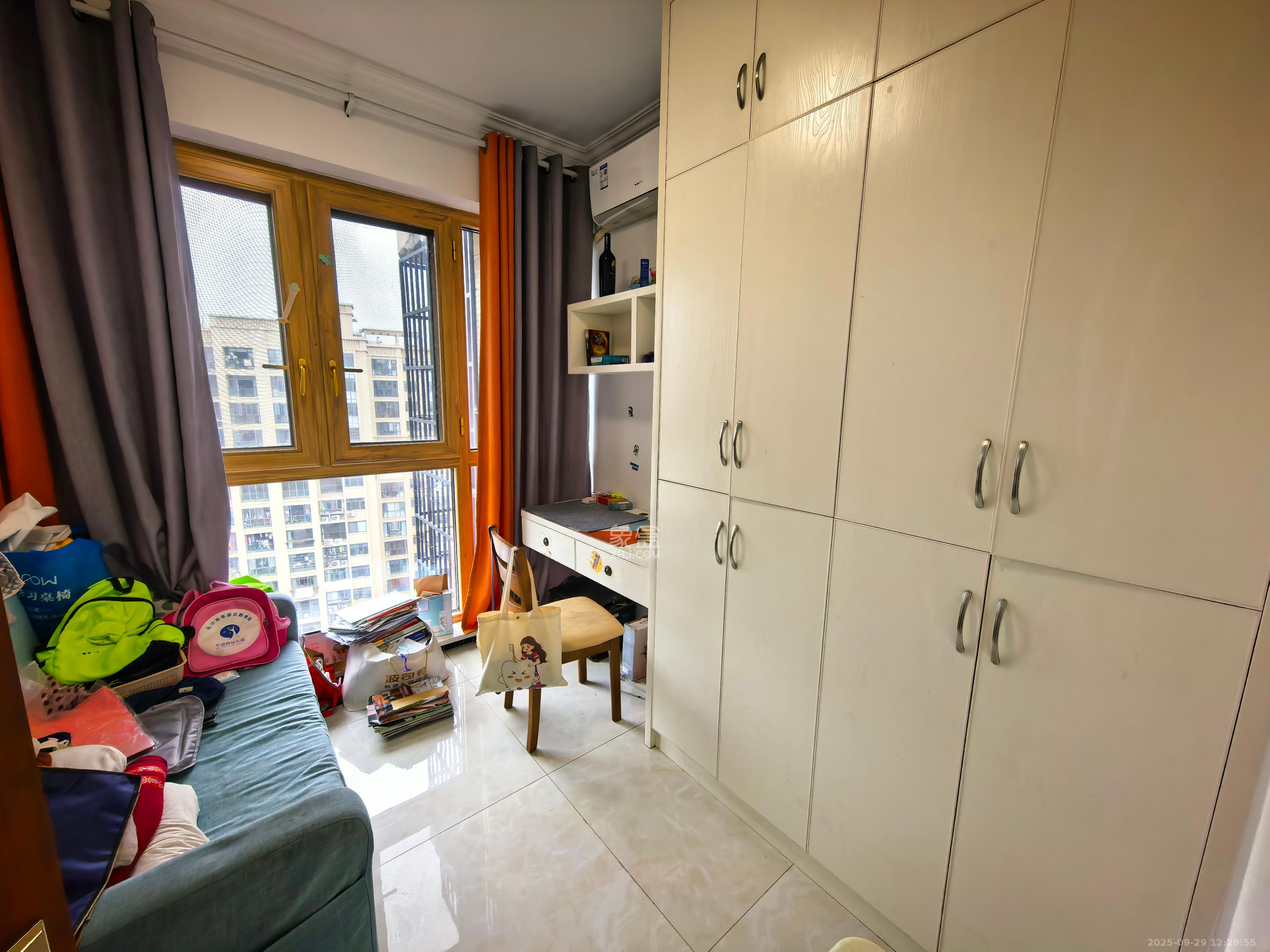 辉煌国际城二期  4室2厅2卫    3200.0元/月室内图