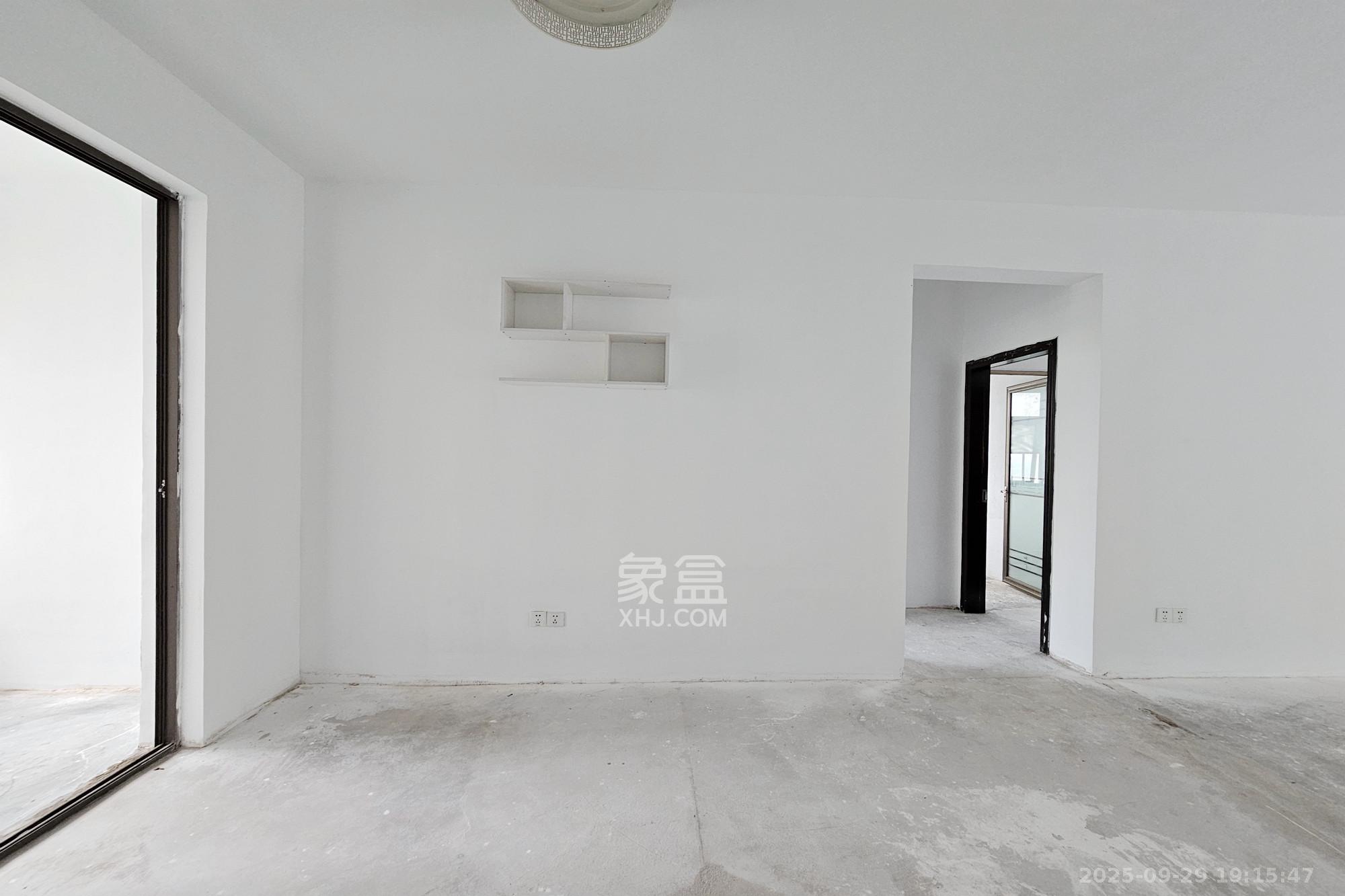 阳光城尚东湾青云苑  3室2厅2卫    88.6万客厅