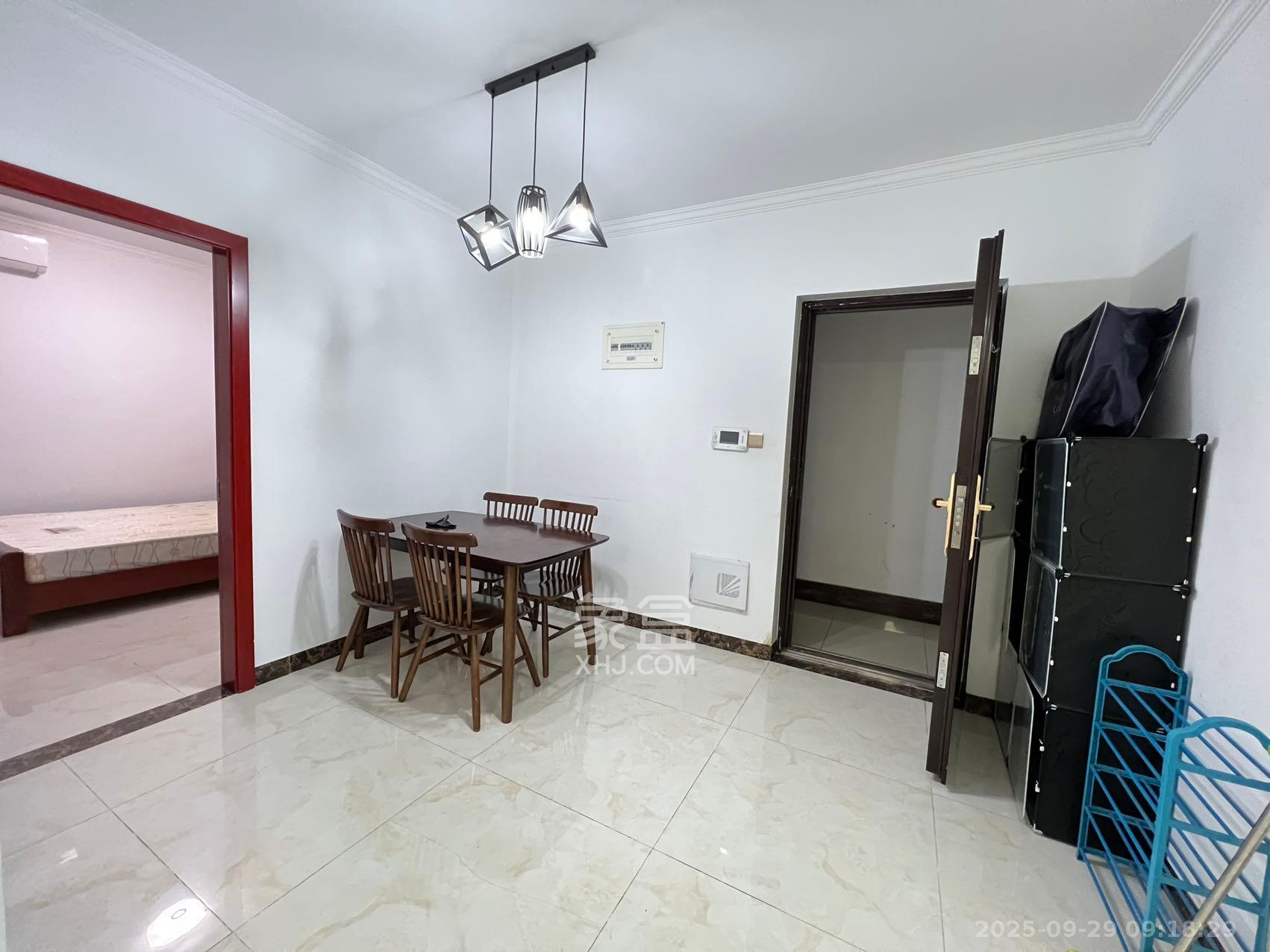 金地格林公馆  3室2厅1卫    2600.0元/月室内图