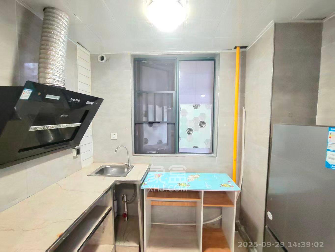 荣盛花语书苑  3室2厅1卫    2200.0元/月 荣盛花语书苑  3室2厅1卫    2200.0元/月室内图