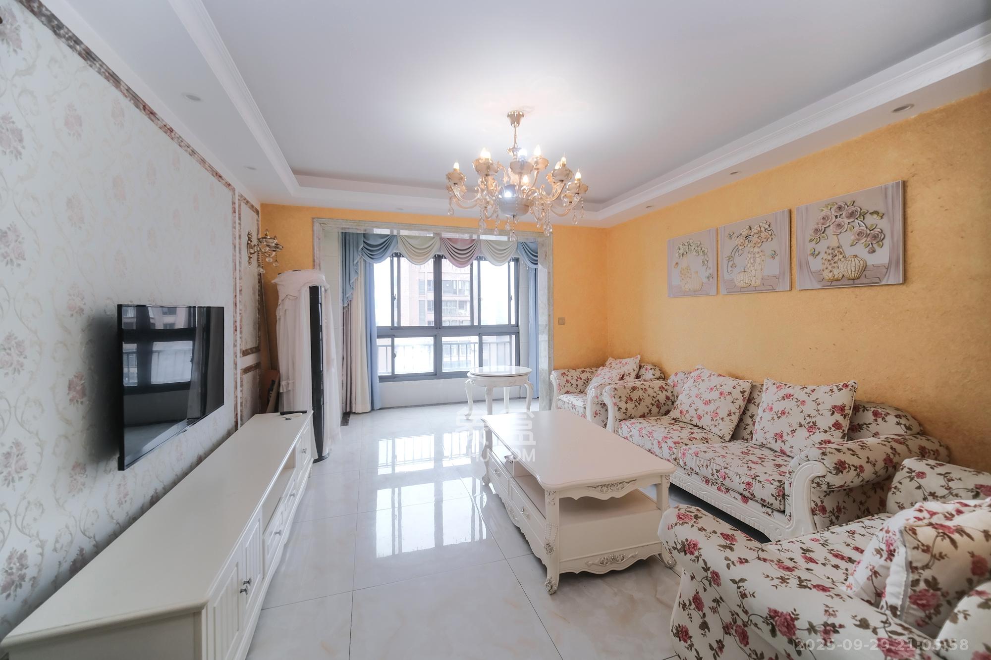 三一街区 3室2厅2卫 66.0万 三一街区 3室2厅2卫 66.0万客厅