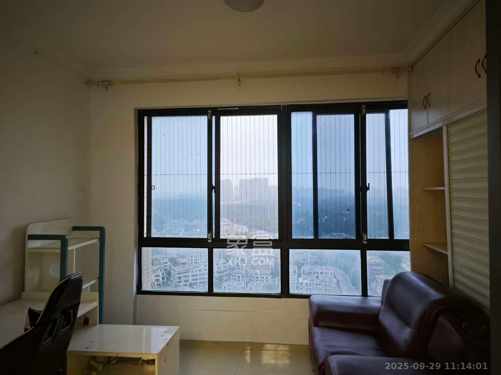 长房半岛蓝湾(观山月) 3室2厅1卫 2200.0元/月 长房半岛蓝湾(观山月) 3室2厅1卫 2200.0元/月室内图