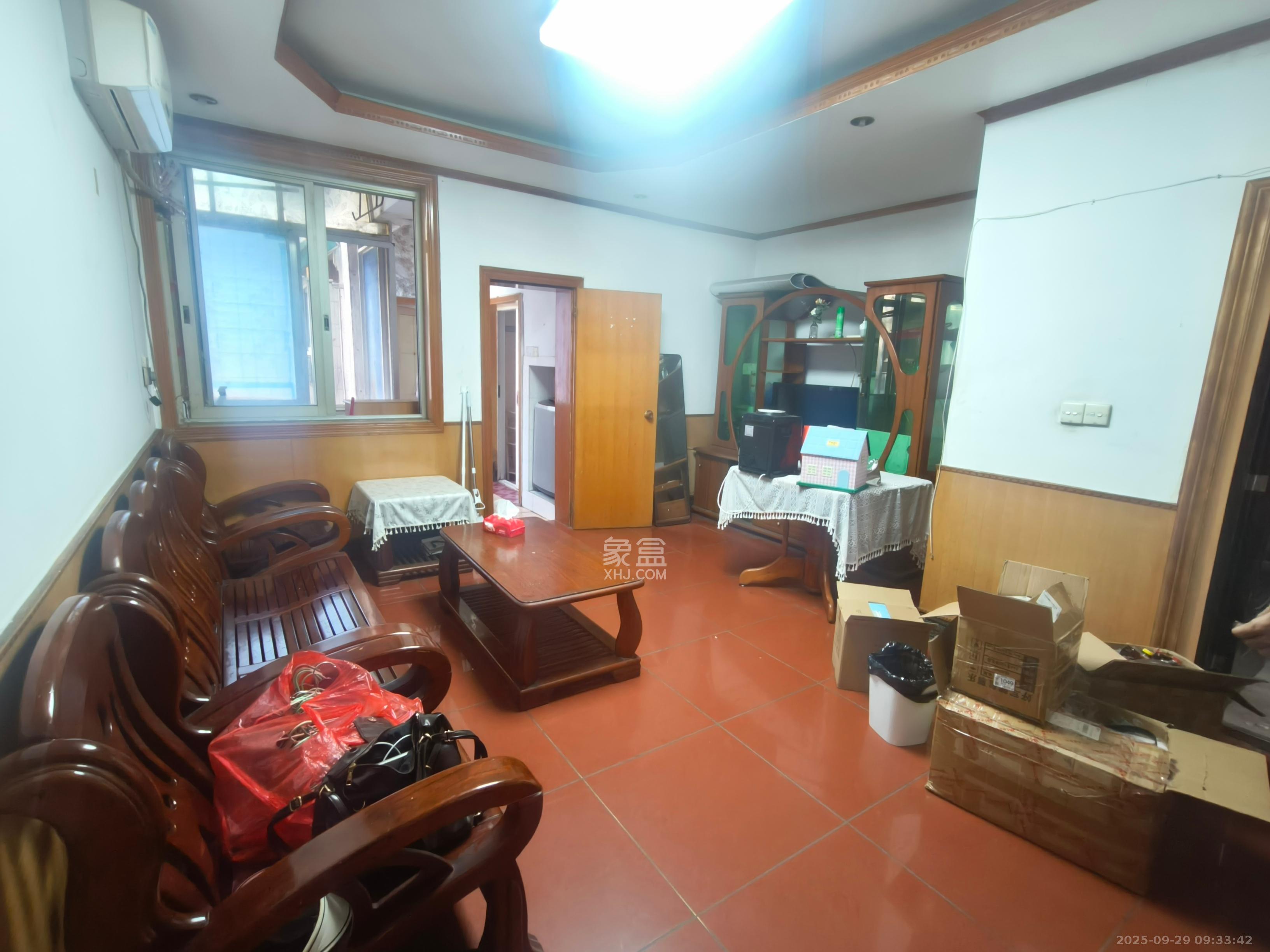 市直属机关宿舍 3室1厅1卫 1400.0元/月 市直属机关宿舍 3室1厅1卫 1400.0元/月室内图