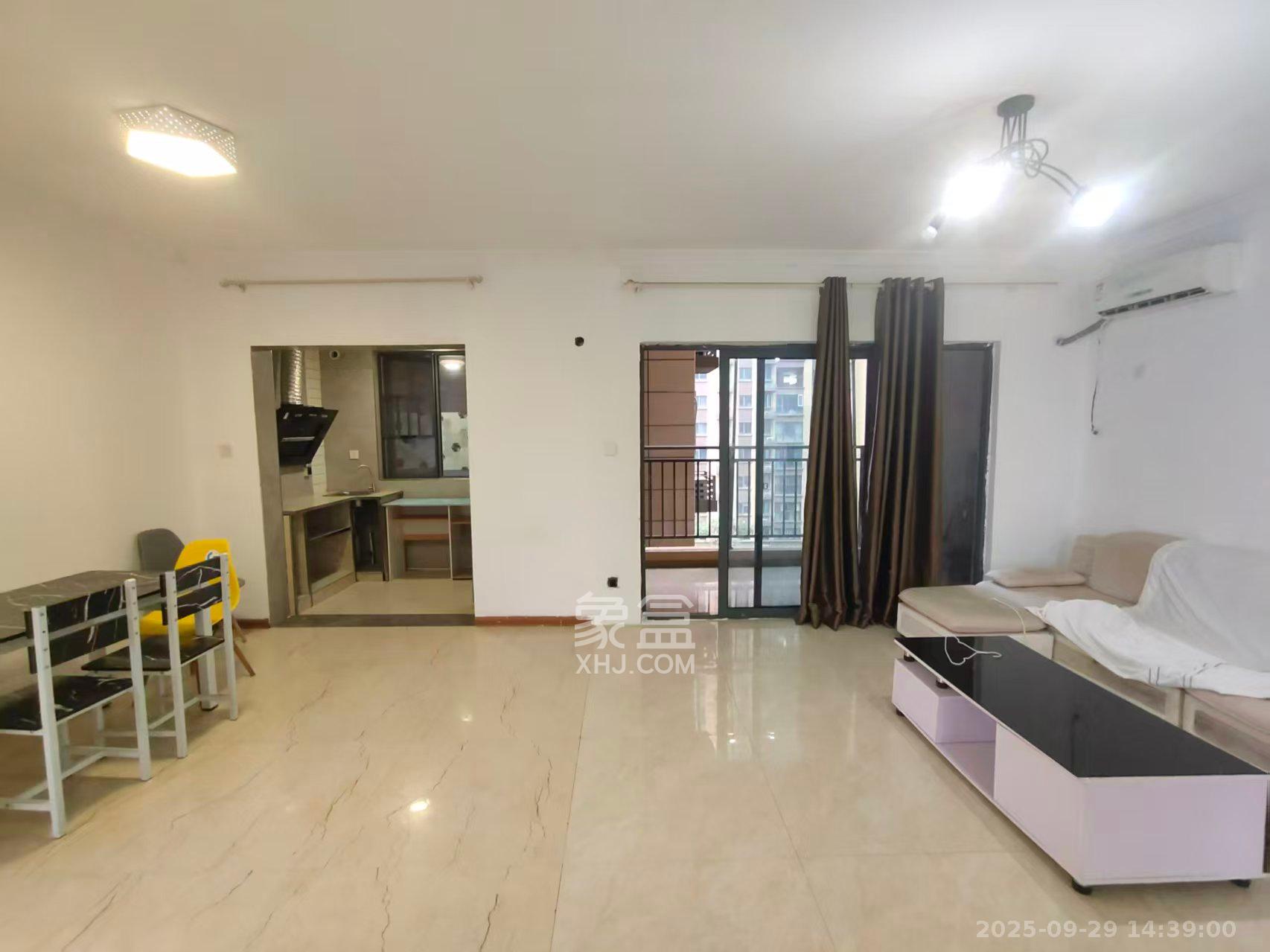 荣盛花语书苑  3室2厅1卫    2200.0元/月 荣盛花语书苑  3室2厅1卫    2200.0元/月室内图