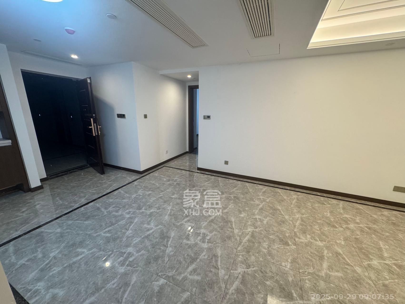 绿地长沙城际空间站（绿地新里佳苑）  3室2厅2卫    3100.0元/月室内图