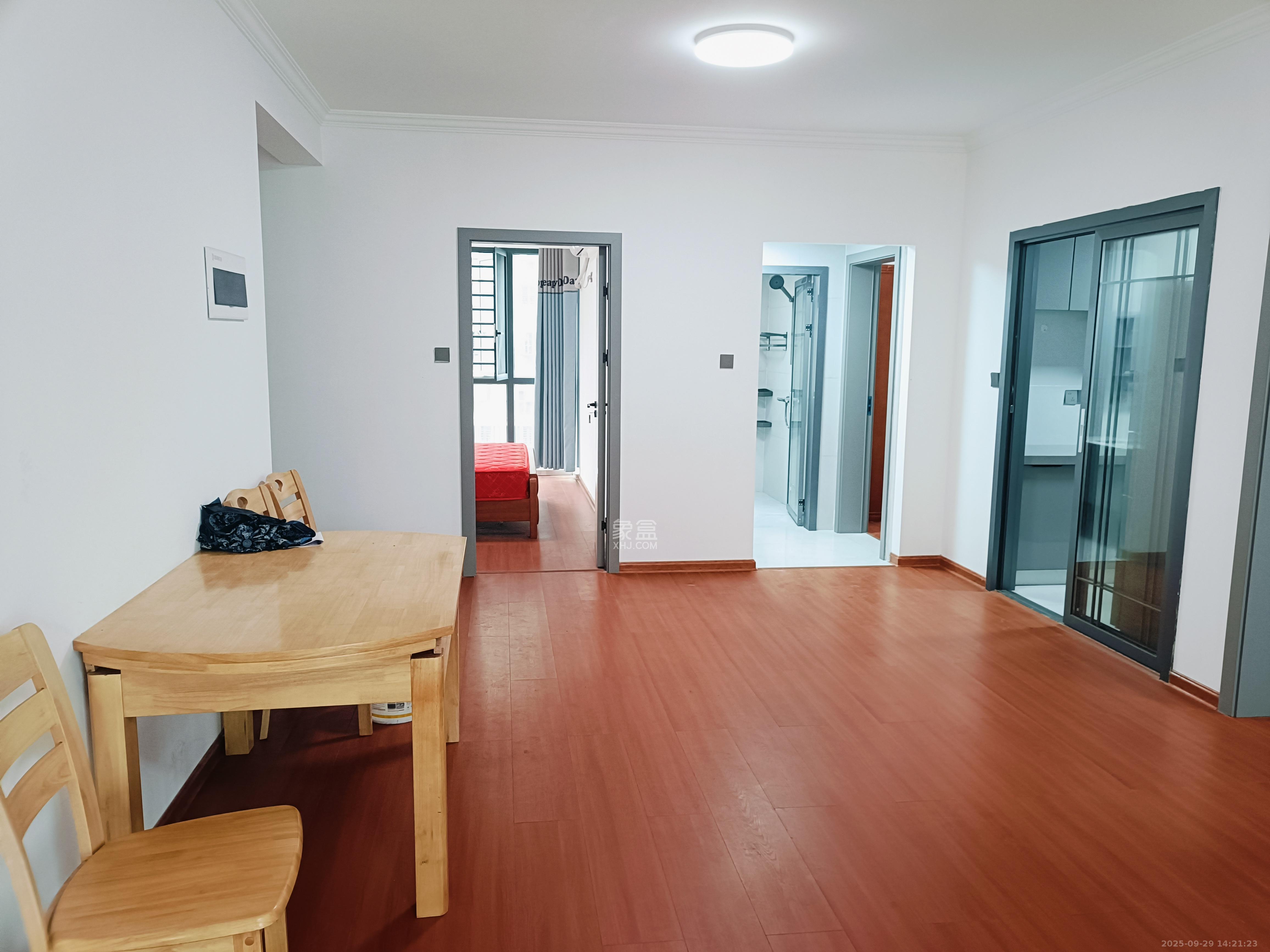 日盛湖湘花苑 3室2厅2卫 2400.0元/月 日盛湖湘花苑 3室2厅2卫 2400.0元/月室内图