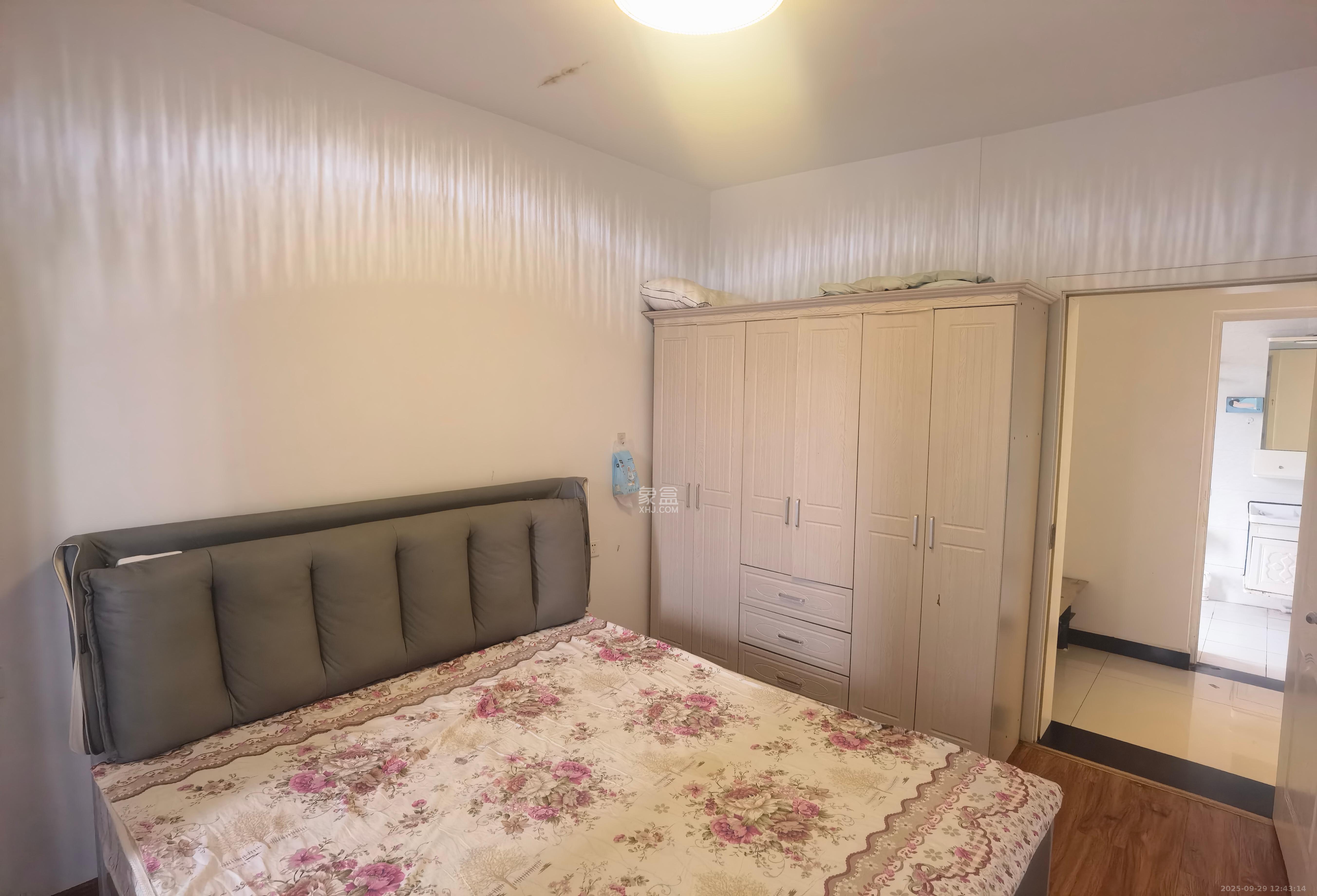 百纳广场(百纳公寓) 2室2厅1卫 2500.0元/月 百纳广场(百纳公寓) 2室2厅1卫 2500.0元/月室内图