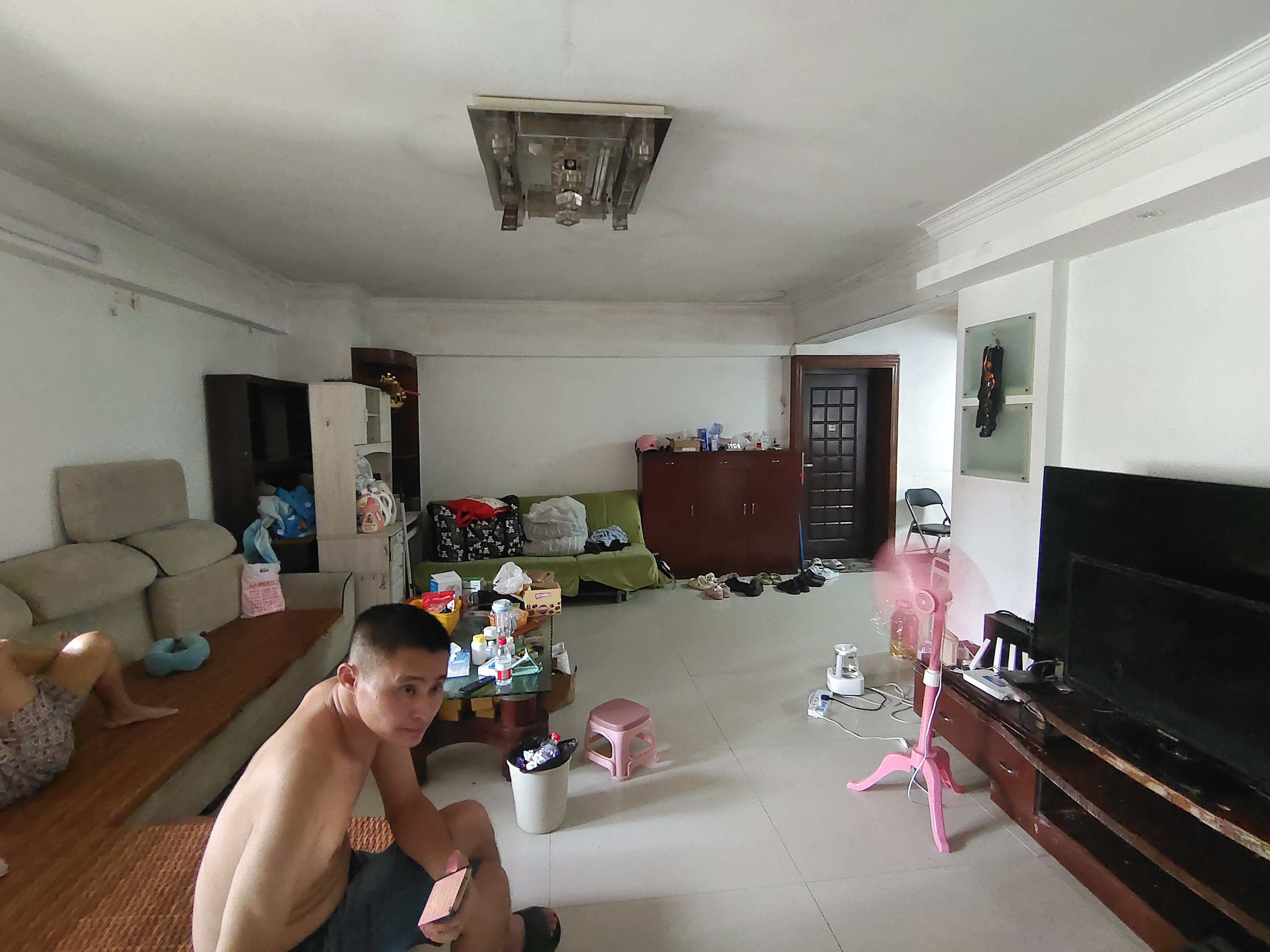 金山小区  3室1厅1卫    109.0万客厅