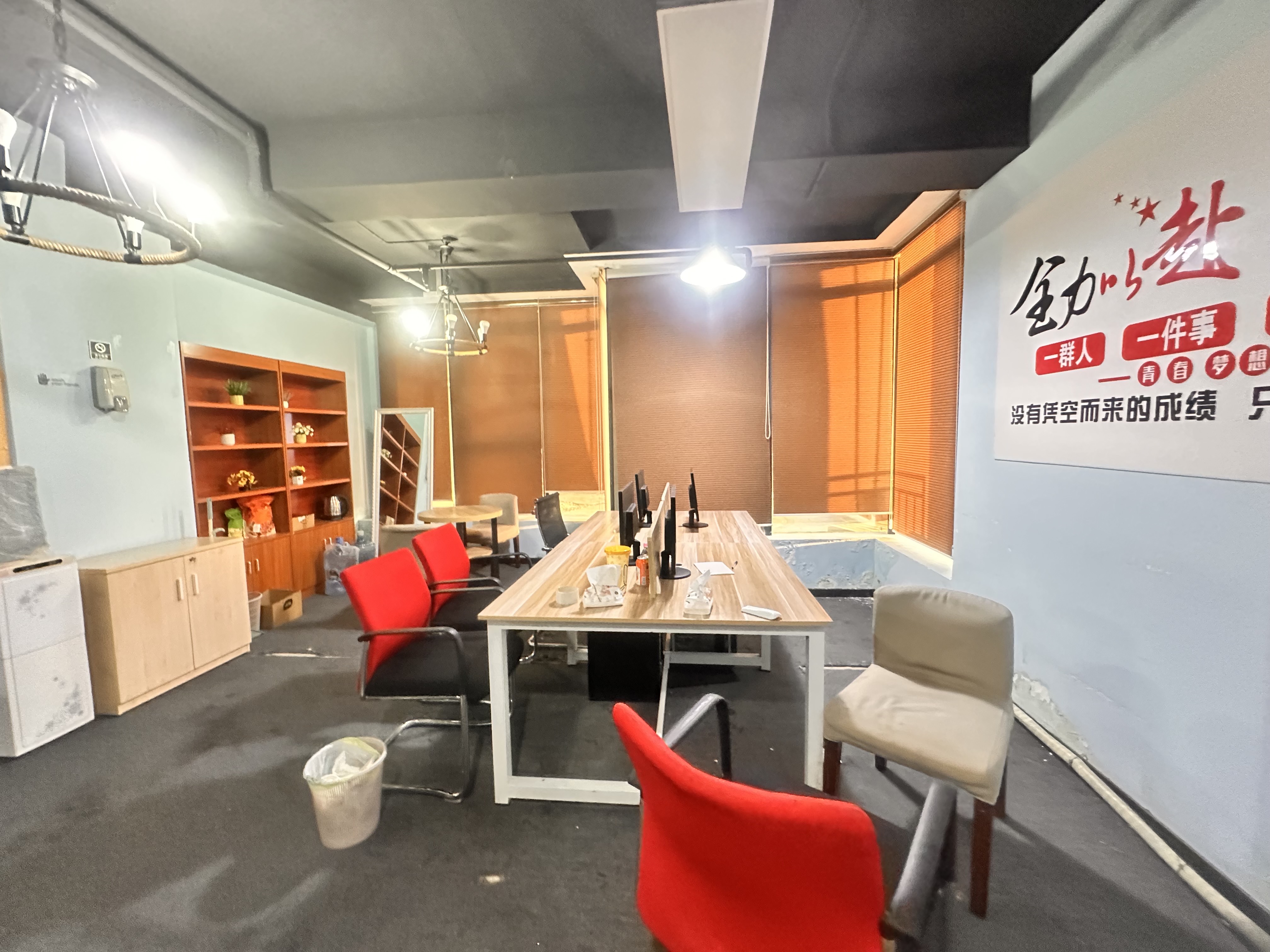 中建国际大厦 4室2厅1卫 4500.0元/月 中建国际大厦 4室2厅1卫 4500.0元/月室内图