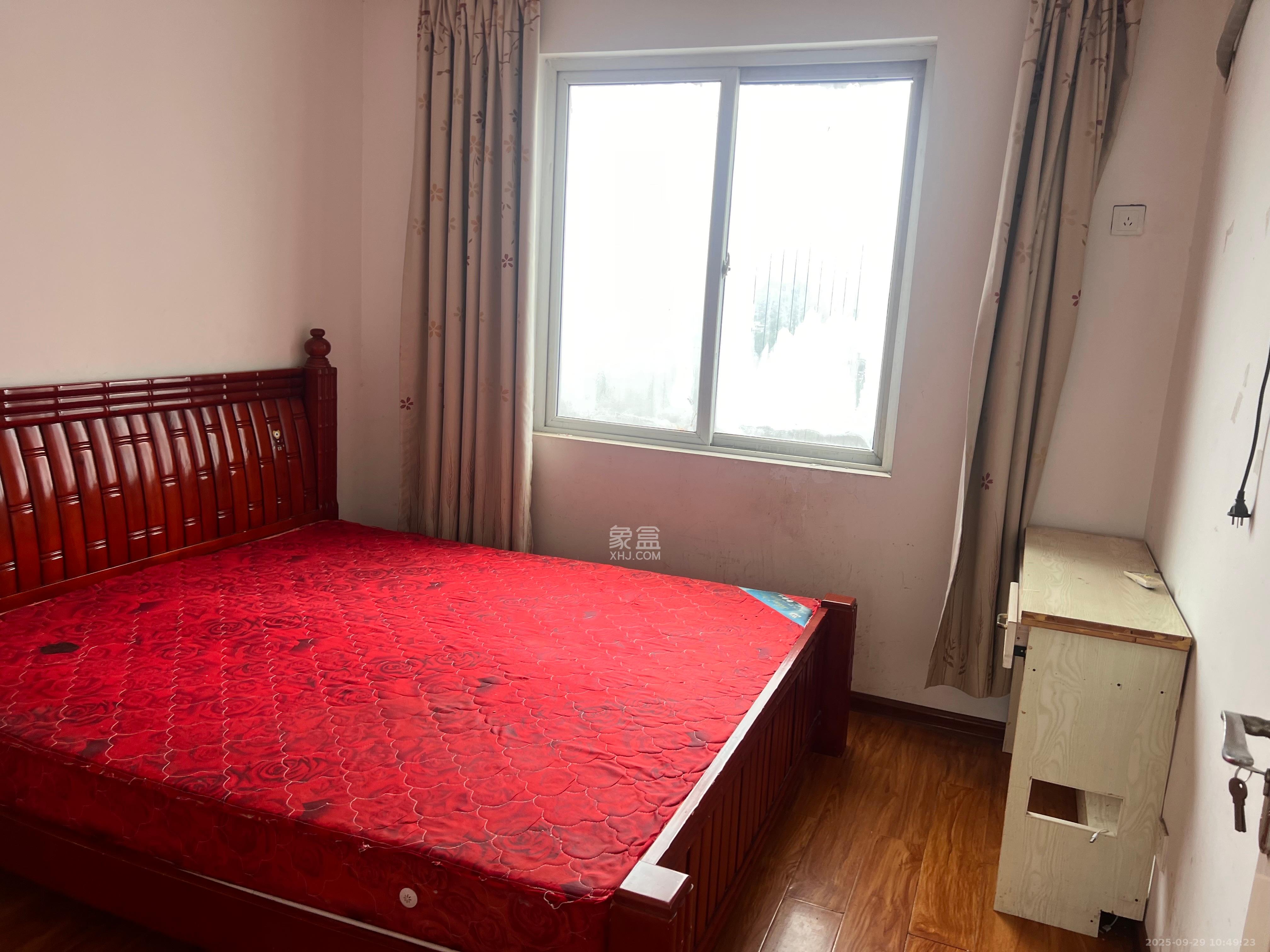 谷山庭院一期  3室2厅1卫    2000.0元/月 谷山庭院一期  3室2厅1卫    2000.0元/月室内图