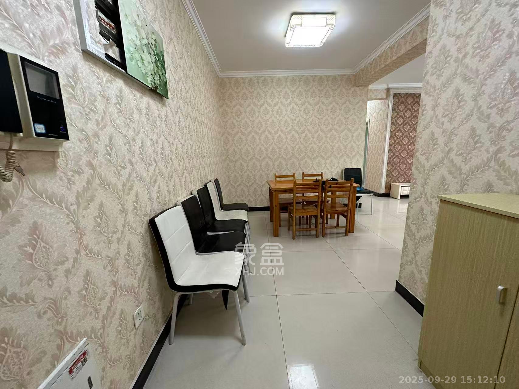 百纳广场（百纳公寓）  3室2厅2卫    3200.0元/月室内图