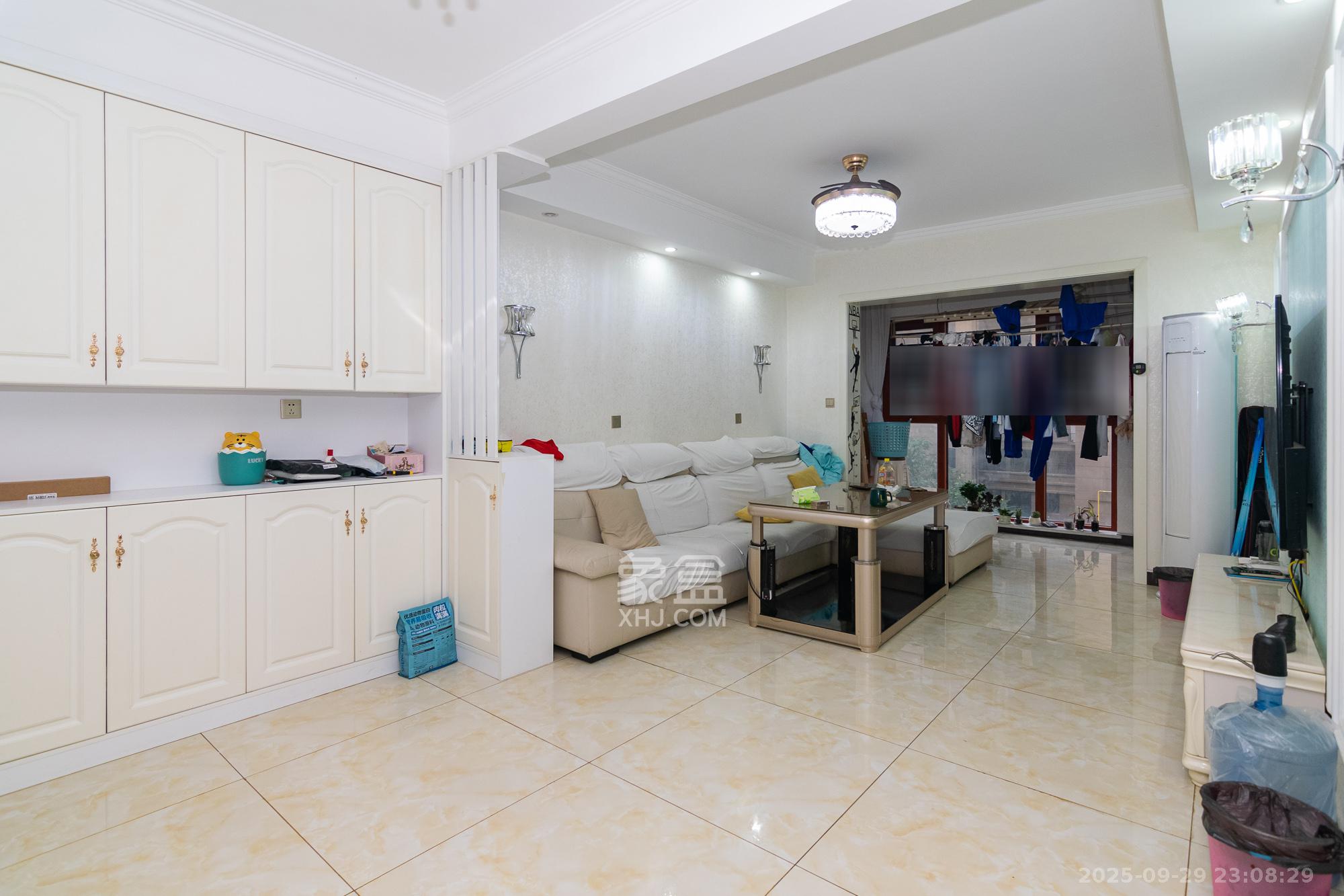 澳海谷山府 4室2厅2卫 75.0万 澳海谷山府 4室2厅2卫 75.0万客厅