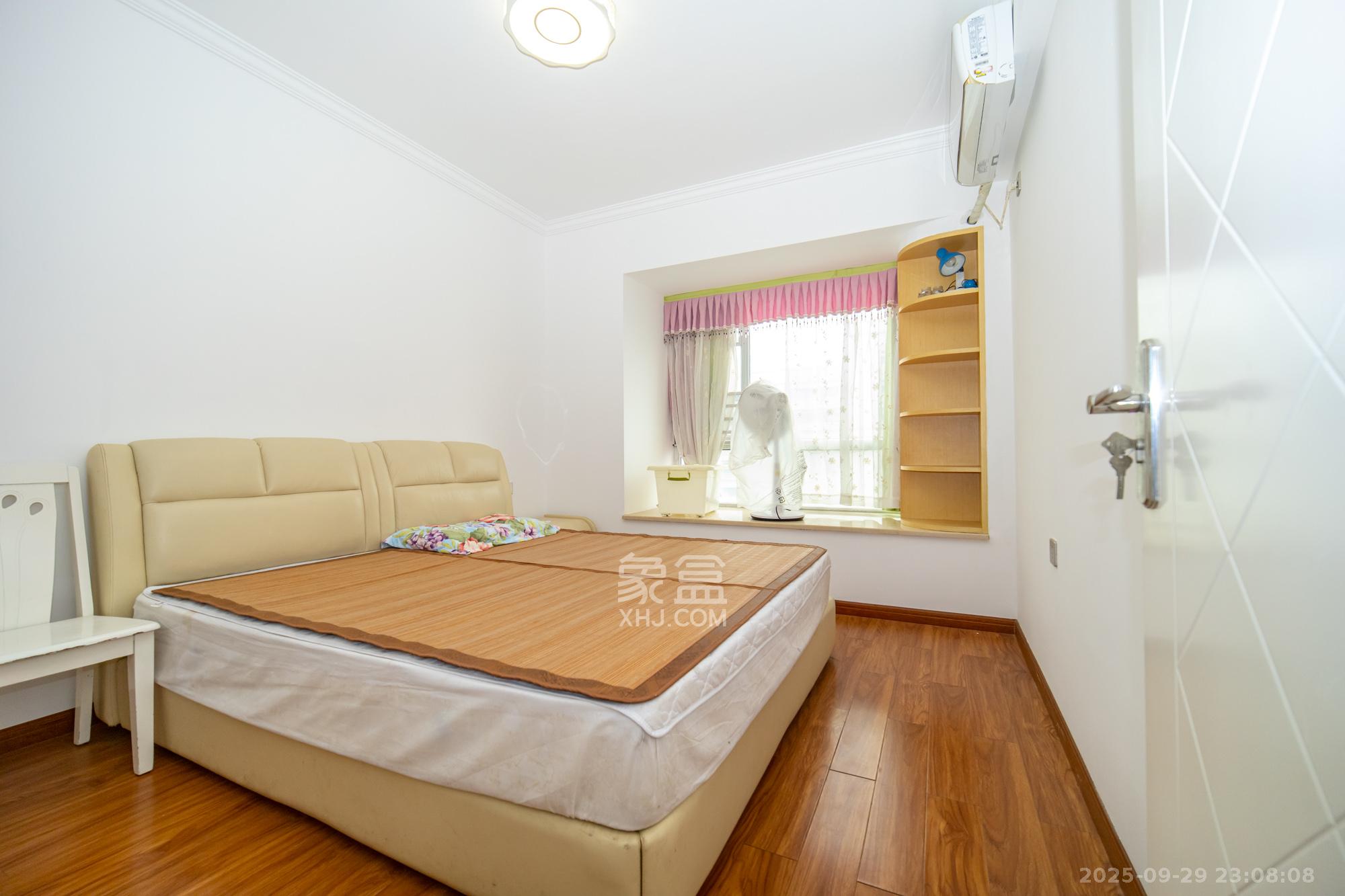 金科时代中心 3室2厅1卫 55.8万 金科时代中心 3室2厅1卫 55.8万卧室