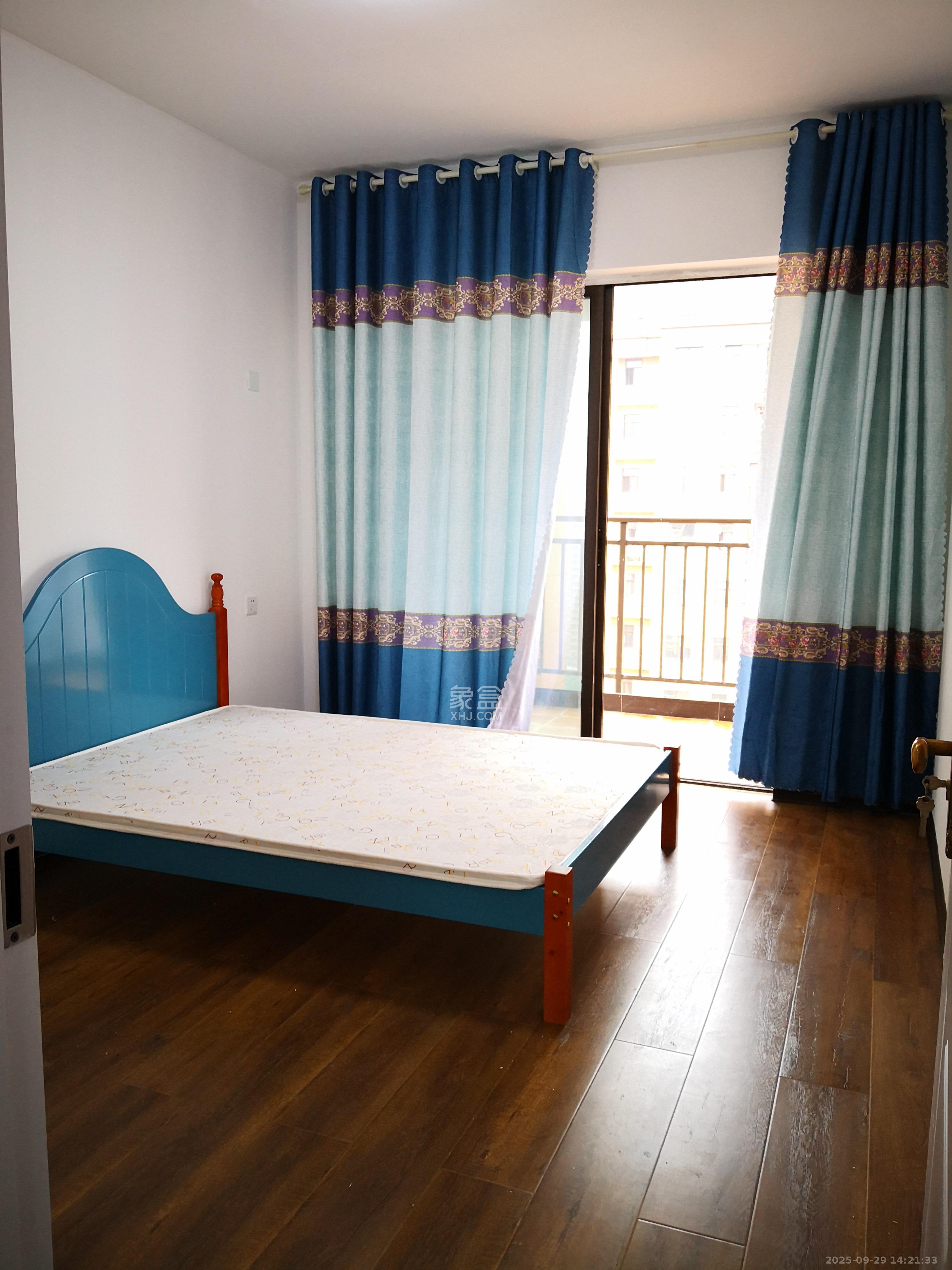 德润小区(丰升德润小区) 2室2厅1卫 2100.0元/月 德润小区(丰升德润小区) 2室2厅1卫 2100.0元/月室内图