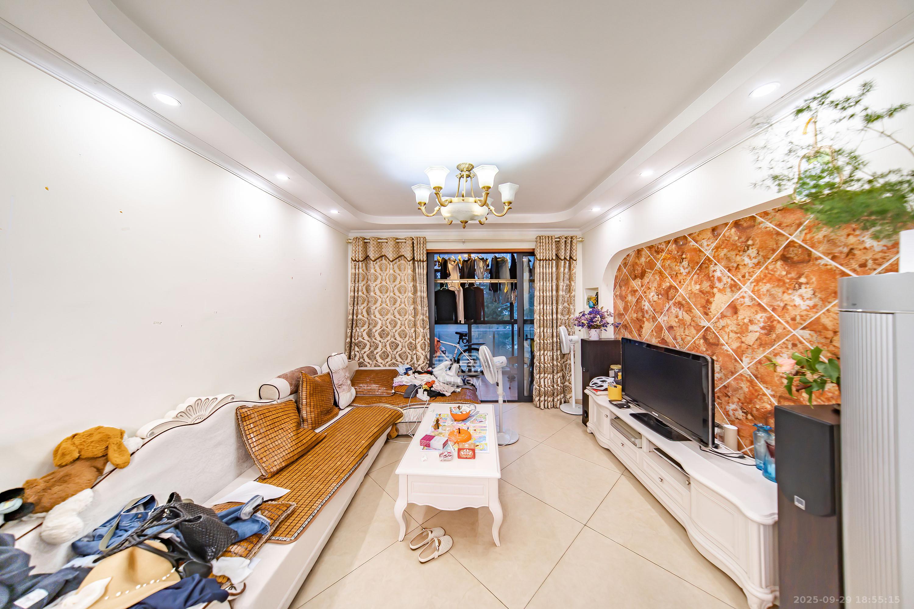 阳光100三期  2室2厅1卫    82.0万 阳光100三期  2室2厅1卫    82.0万