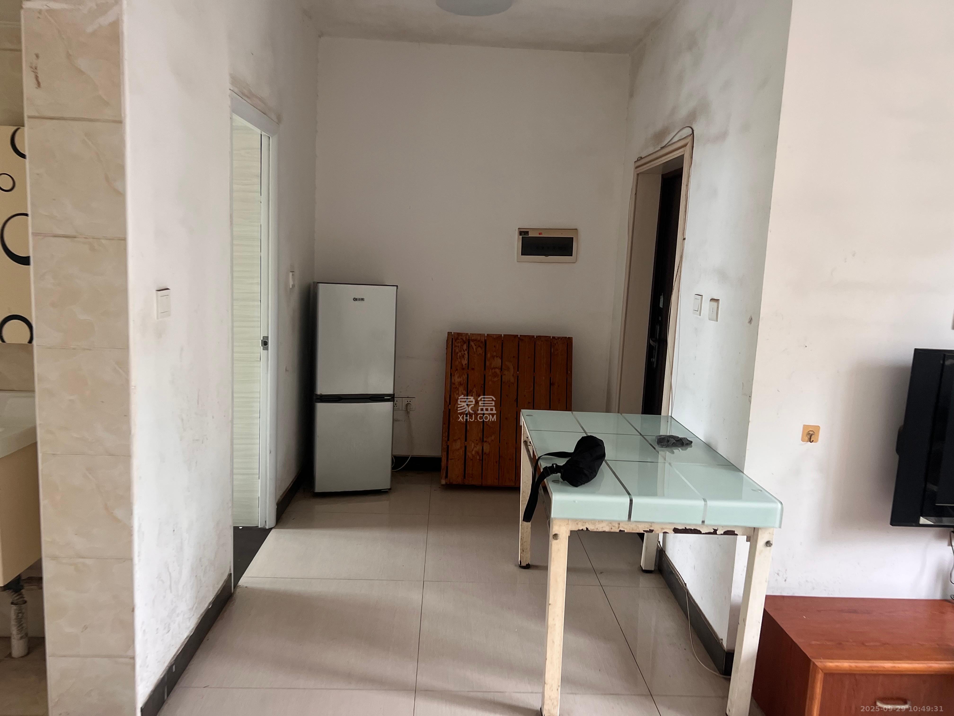 谷山庭院一期  3室2厅1卫    2000.0元/月 谷山庭院一期  3室2厅1卫    2000.0元/月室内图