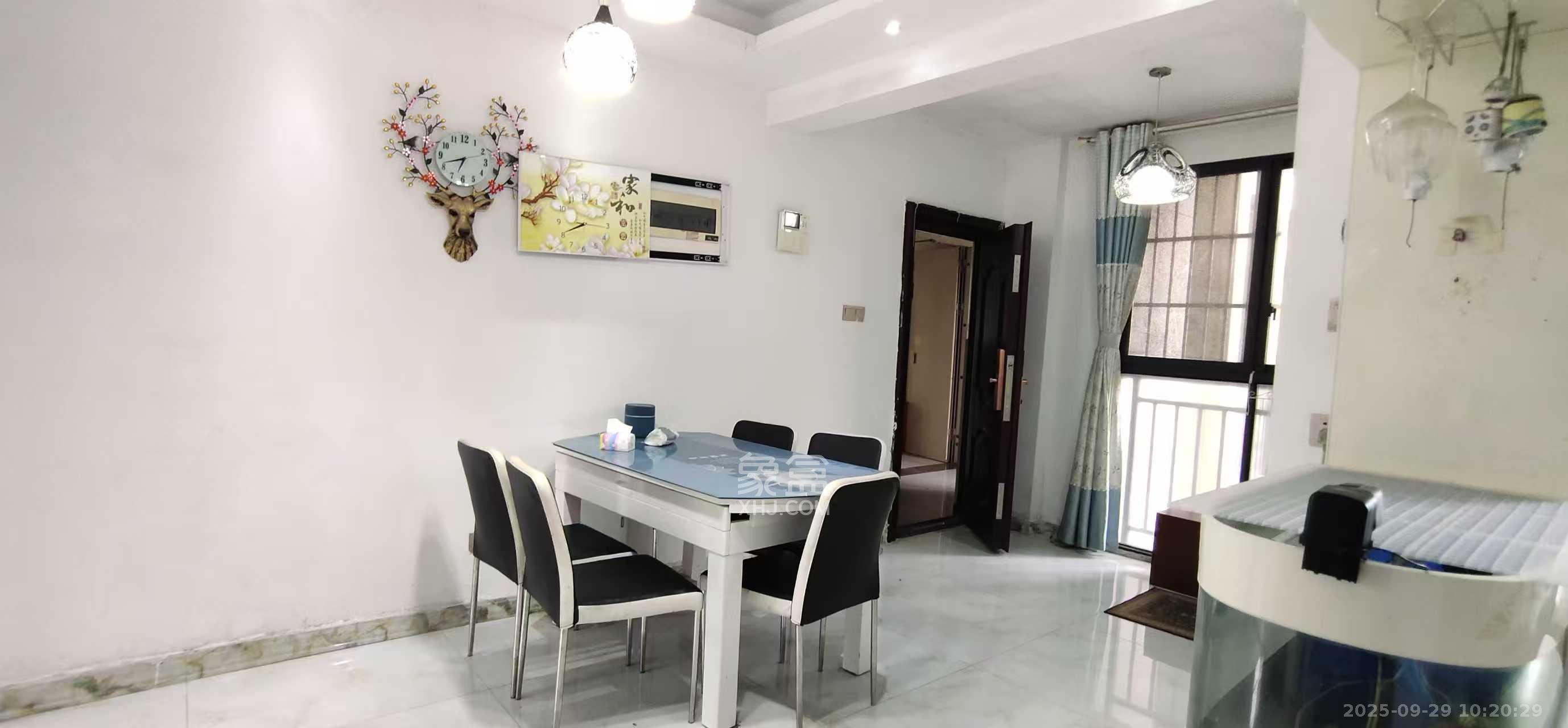 卓越蔚蓝海岸三期  3室2厅2卫    2800.0元/月室内图