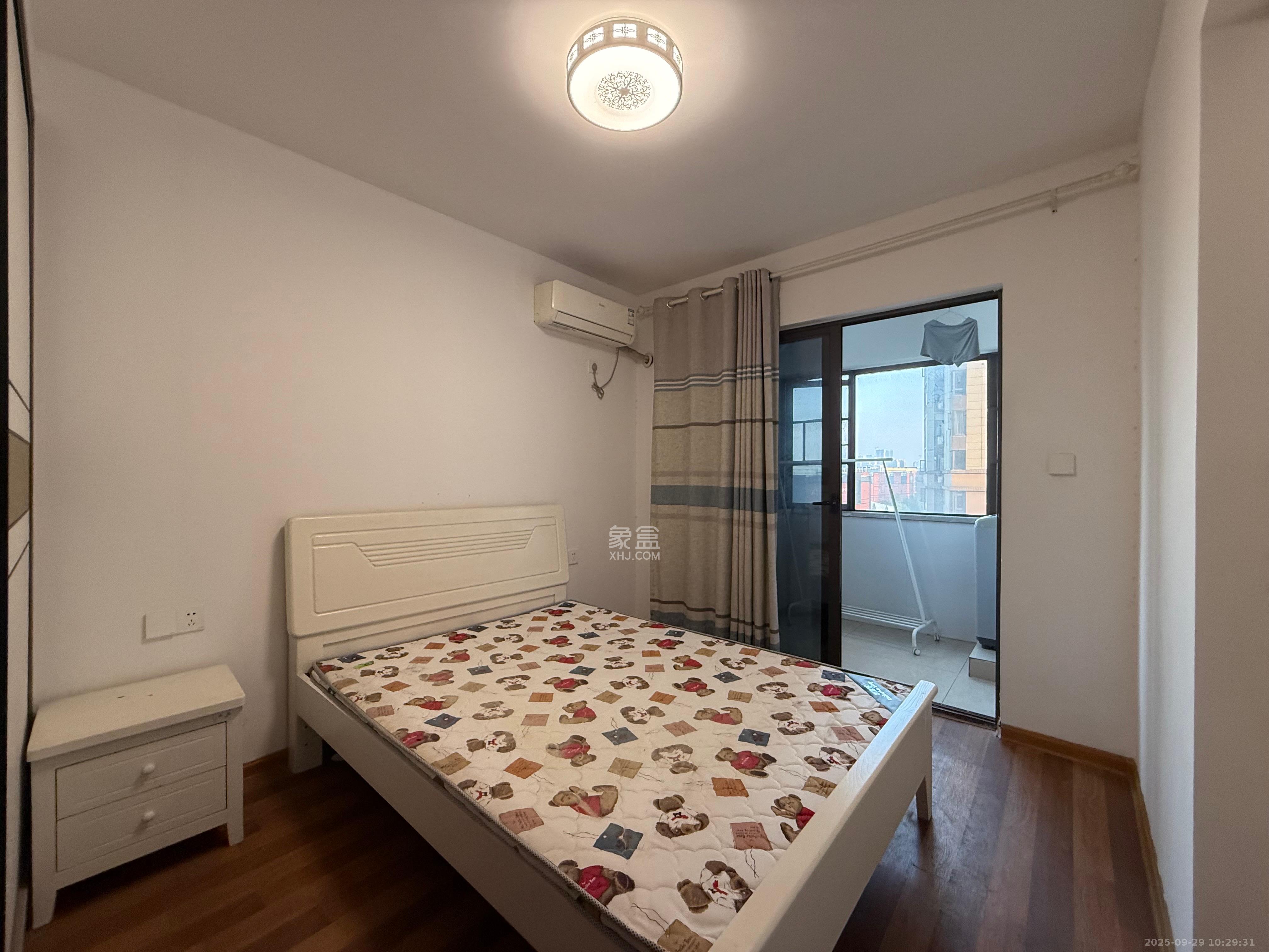 南山雍江汇（滨江国际新城）  3室2厅2卫    3400.0元/月室内图