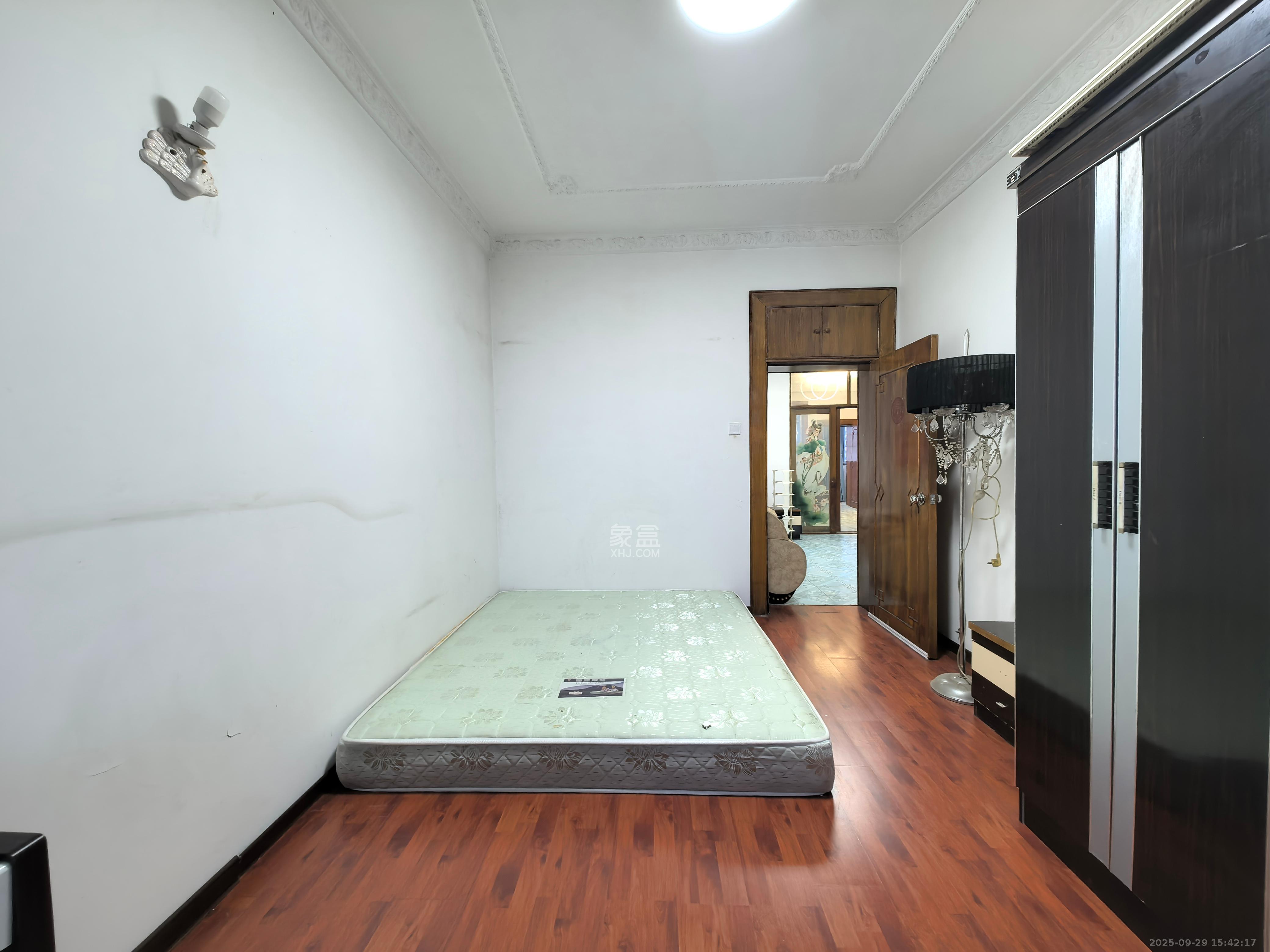 法院宿舍（德雅路61号/93号）  3室2厅1卫    1600.0元/月室内图