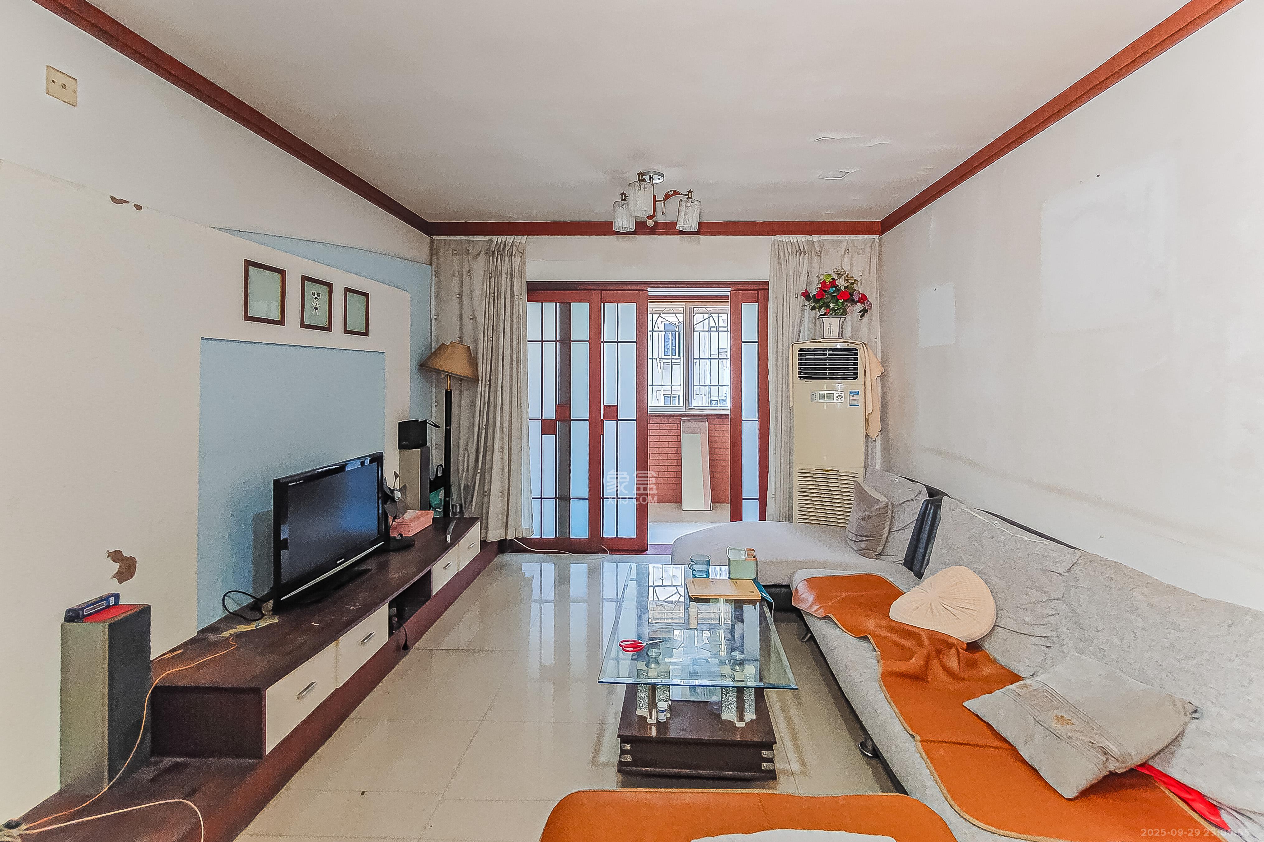 广厦新村 2室1厅1卫 35.0万 广厦新村 2室1厅1卫 35.0万客厅