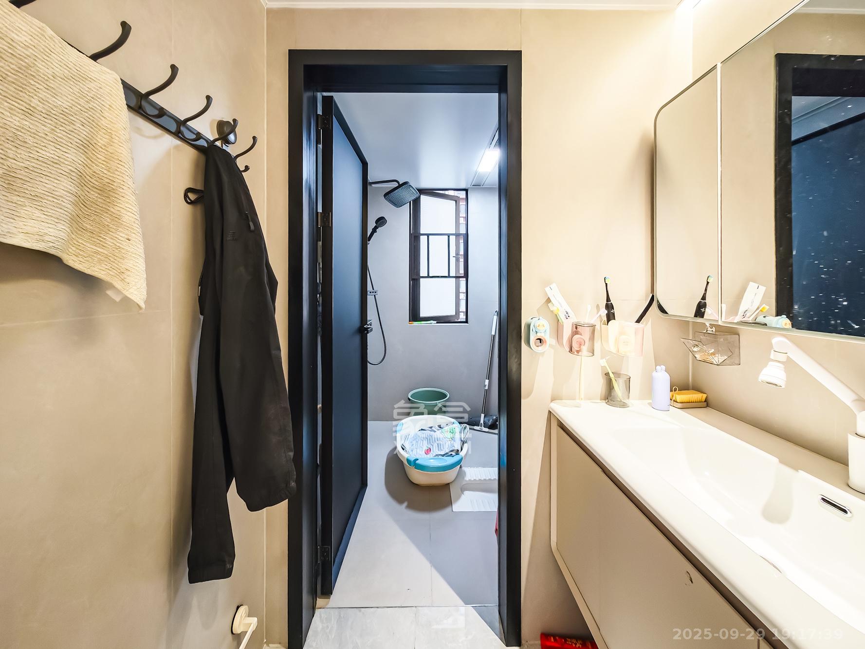 恒基旭辉湖山赋 3室2厅2卫 136.0万 恒基旭辉湖山赋 3室2厅2卫 136.0万卫生间